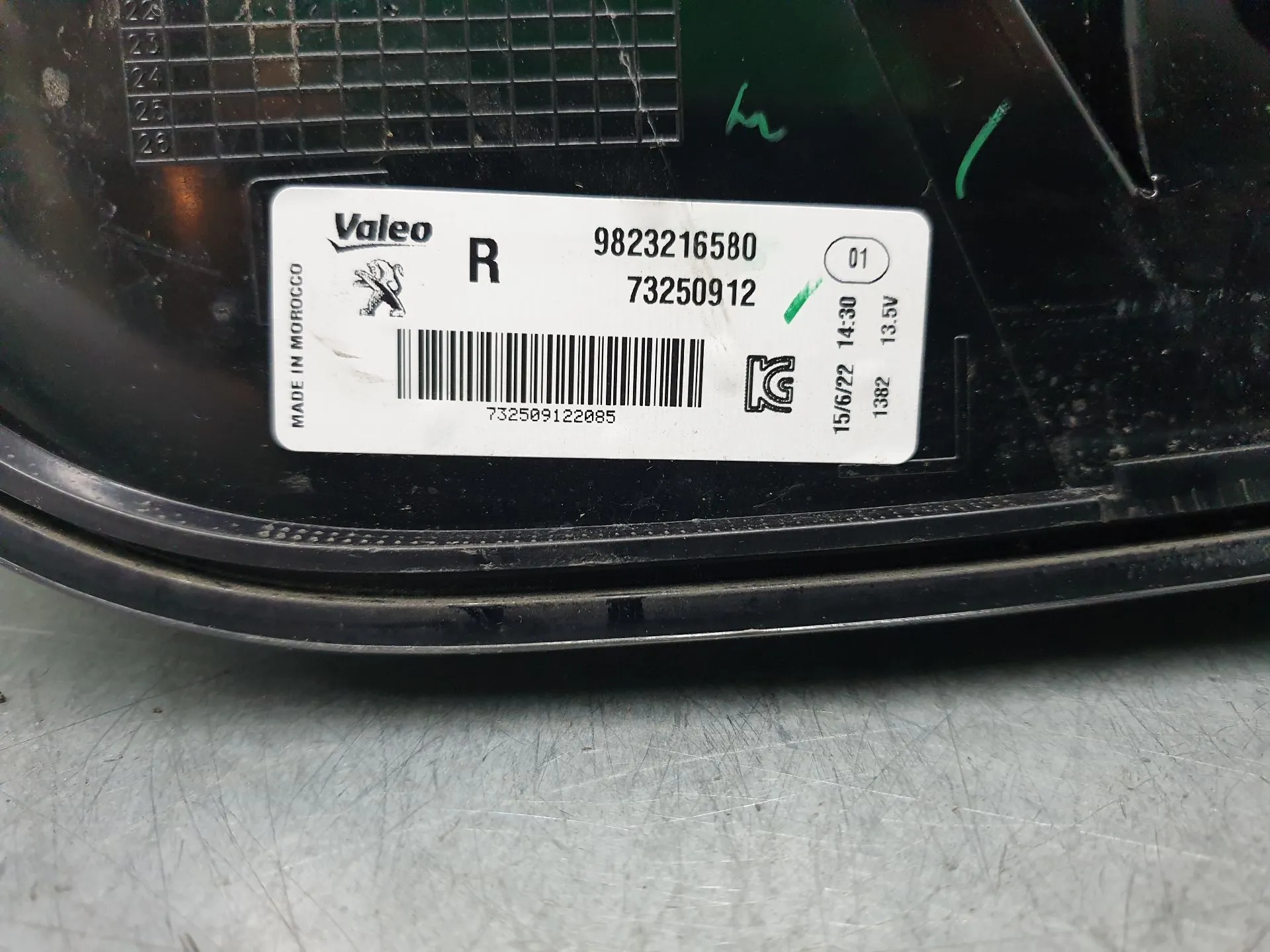 Feu arrière Droite PEUGEOT 208 II Imagem-6