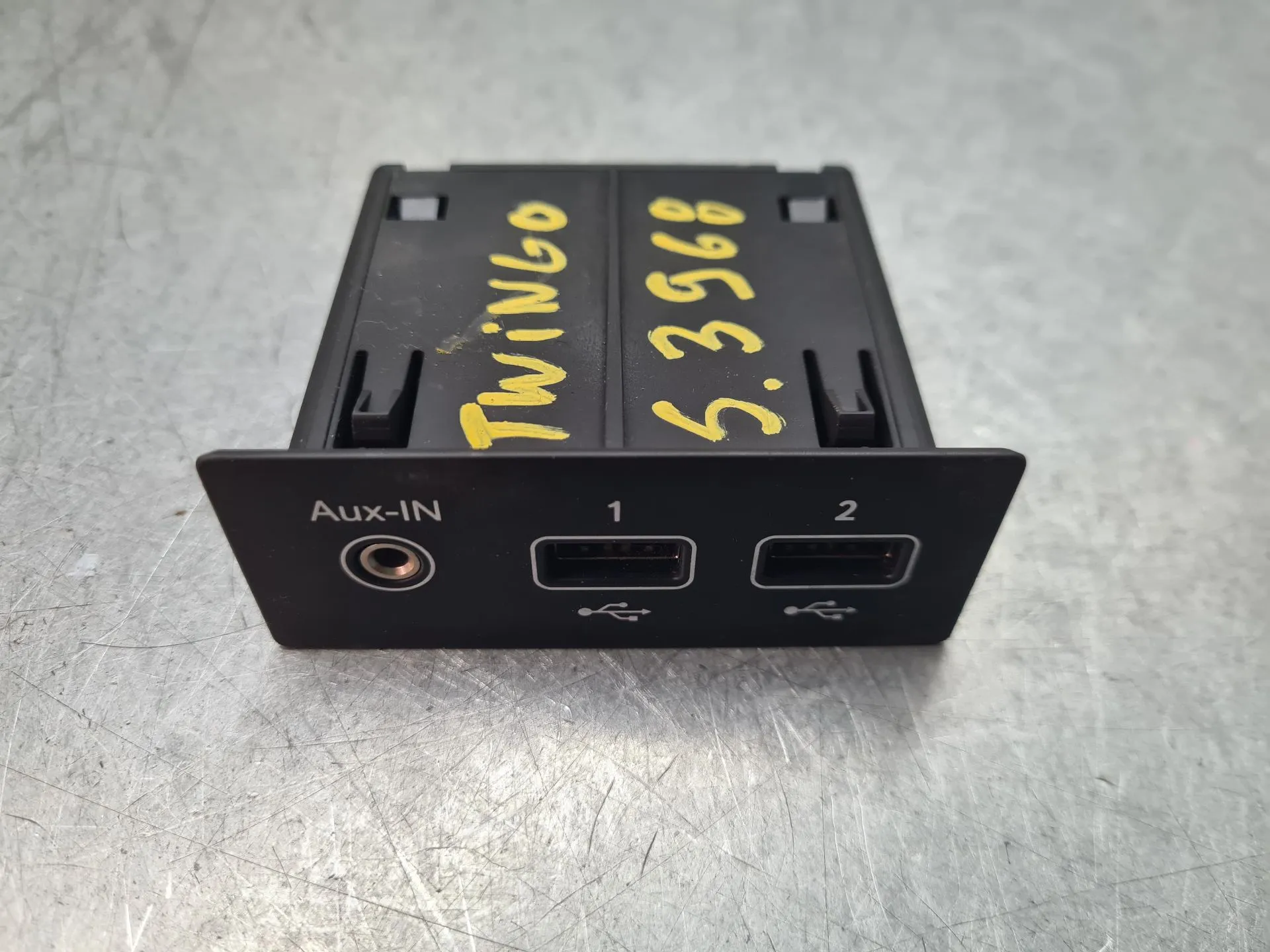 Módulo USB / AUX / IPOD RENAULT Twingo III (BCM_)