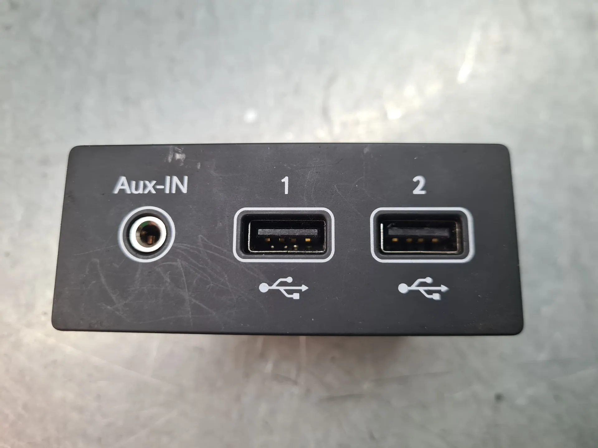 Módulo USB / AUX / IPOD RENAULT Twingo III (BCM_) Imagem-3