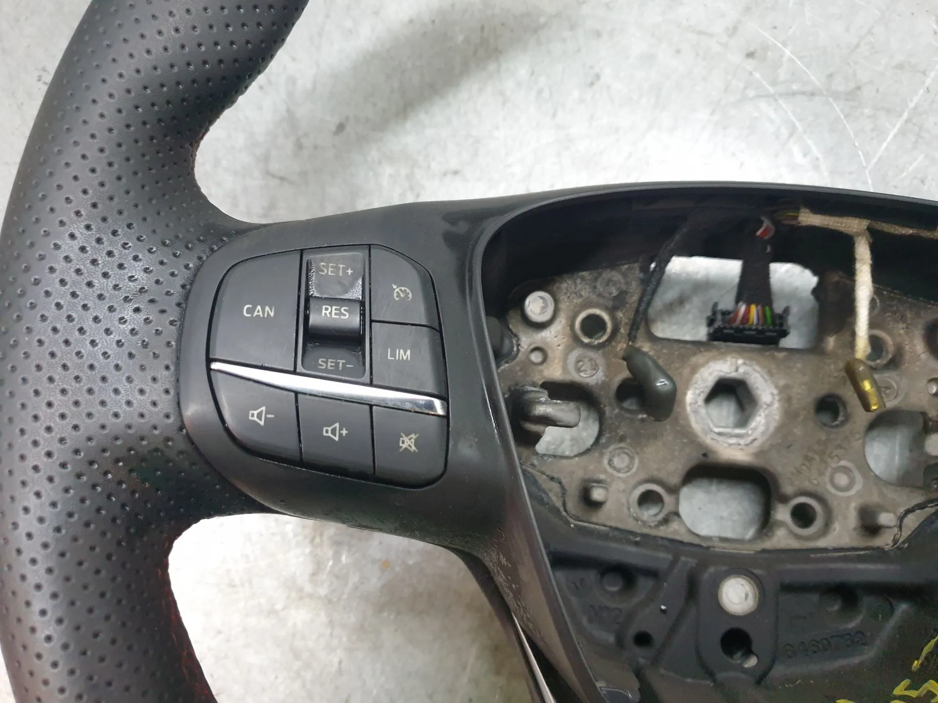 Volante FORD Puma (J2K, CF7) Imagem-1