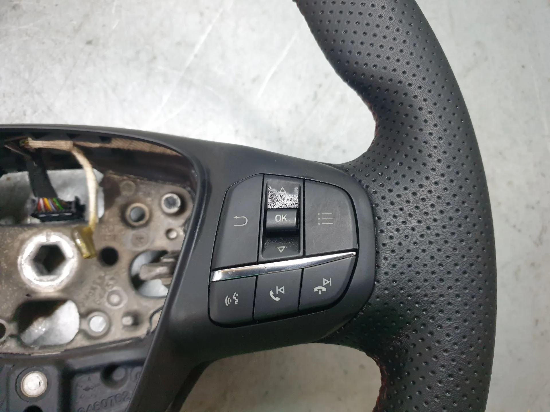 Volante FORD Puma (J2K, CF7) Imagem-2