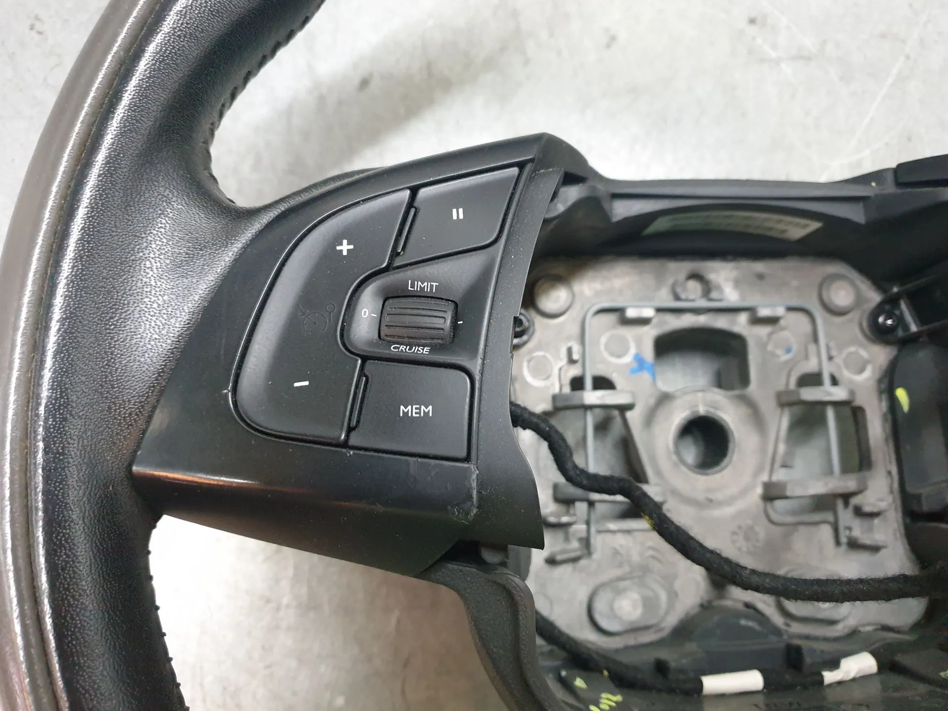 Volante CITROËN C4 Cactus Imagem-1