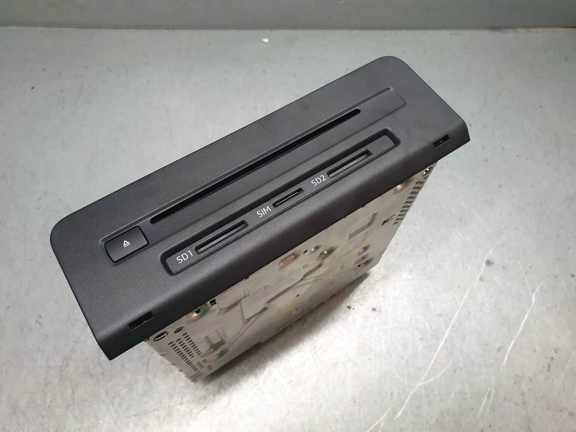 Kit Auto-rádio AUDI A4 (8W2, 8WC, B9) Imagem-2