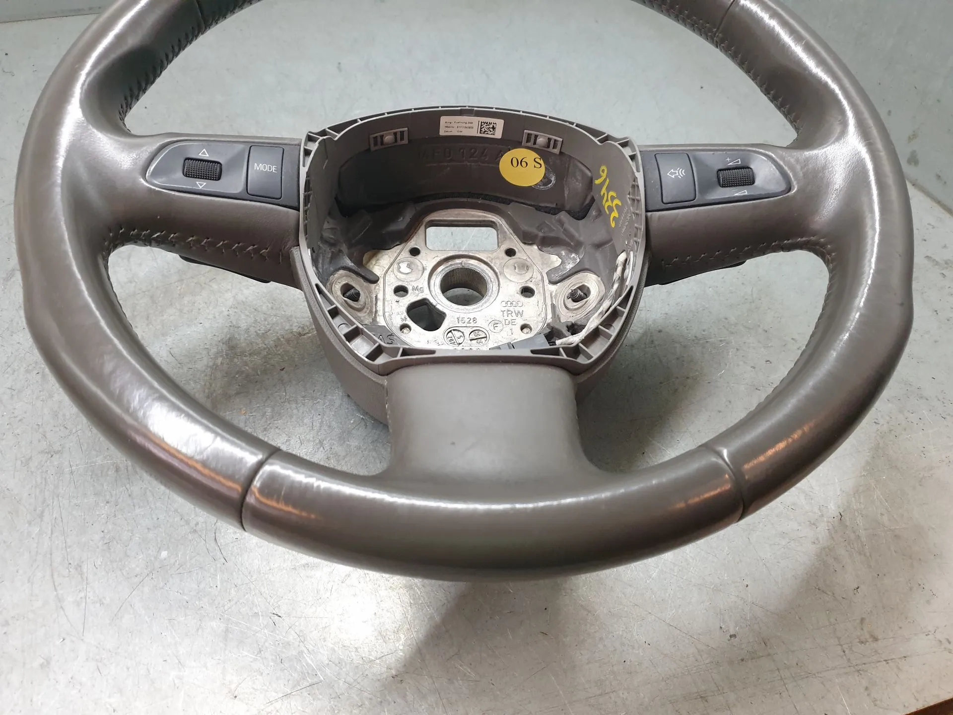 Steering wheel AUDI A6 Allroad (4GH, 4GJ, C7) Imagem-3