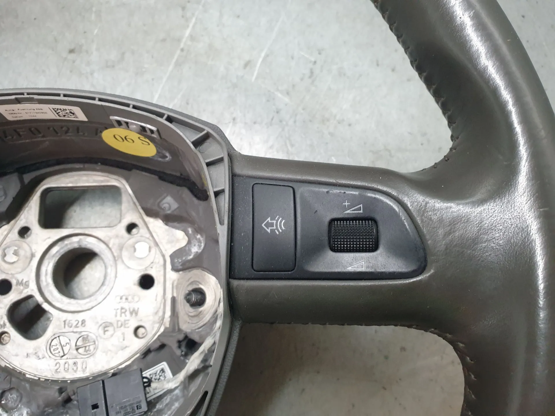 Steering wheel AUDI A6 Allroad (4GH, 4GJ, C7) Imagem-2