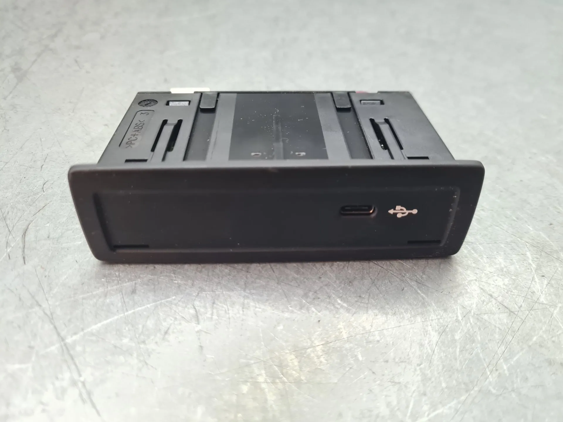 Módulo USB / AUX / IPOD MERCEDES-BENZ Classe A (W177) Imagem-1