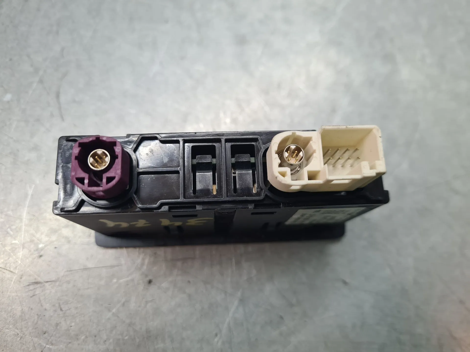 Módulo USB / AUX / IPOD MERCEDES-BENZ Classe A (W177) Imagem-2