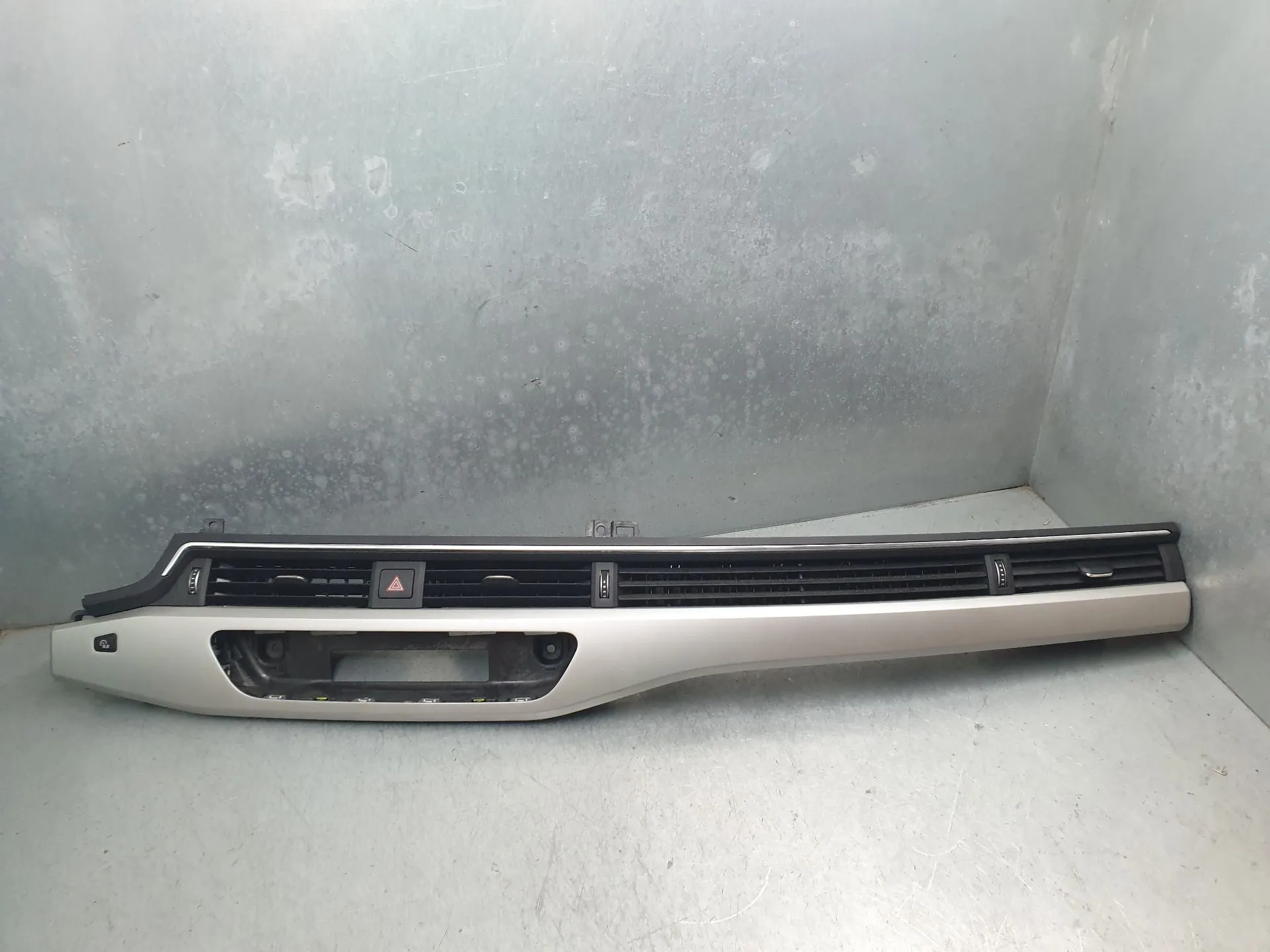 Moulure tableau de bord AUDI A4 (8W2, 8WC, B9)