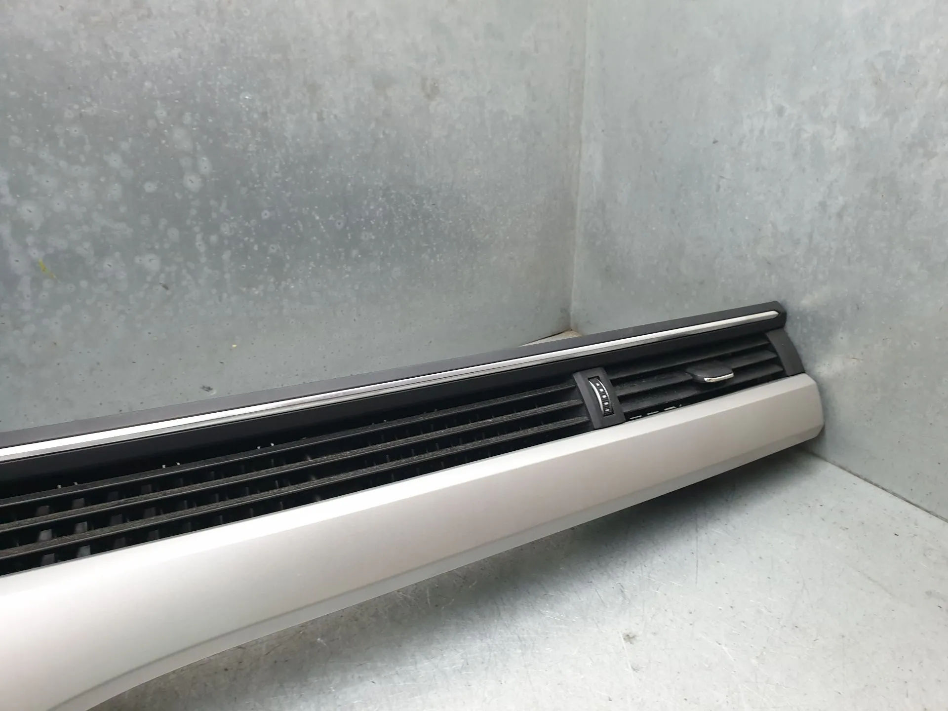 Friso tablier AUDI A4 (8W2, 8WC, B9) Imagem-2