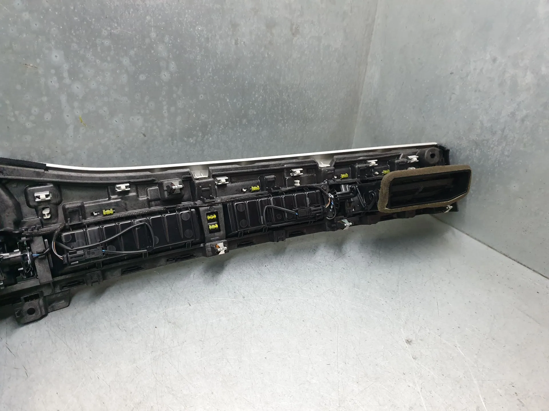 Friso tablier AUDI A4 (8W2, 8WC, B9) Imagem-4