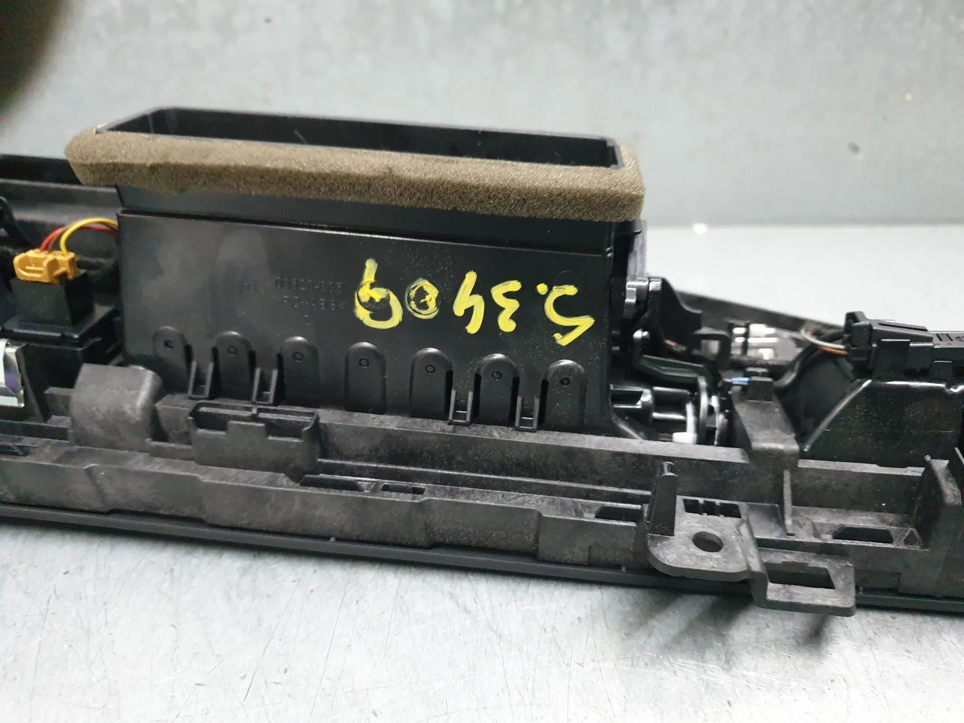 Friso tablier AUDI A4 (8W2, 8WC, B9) Imagem-5