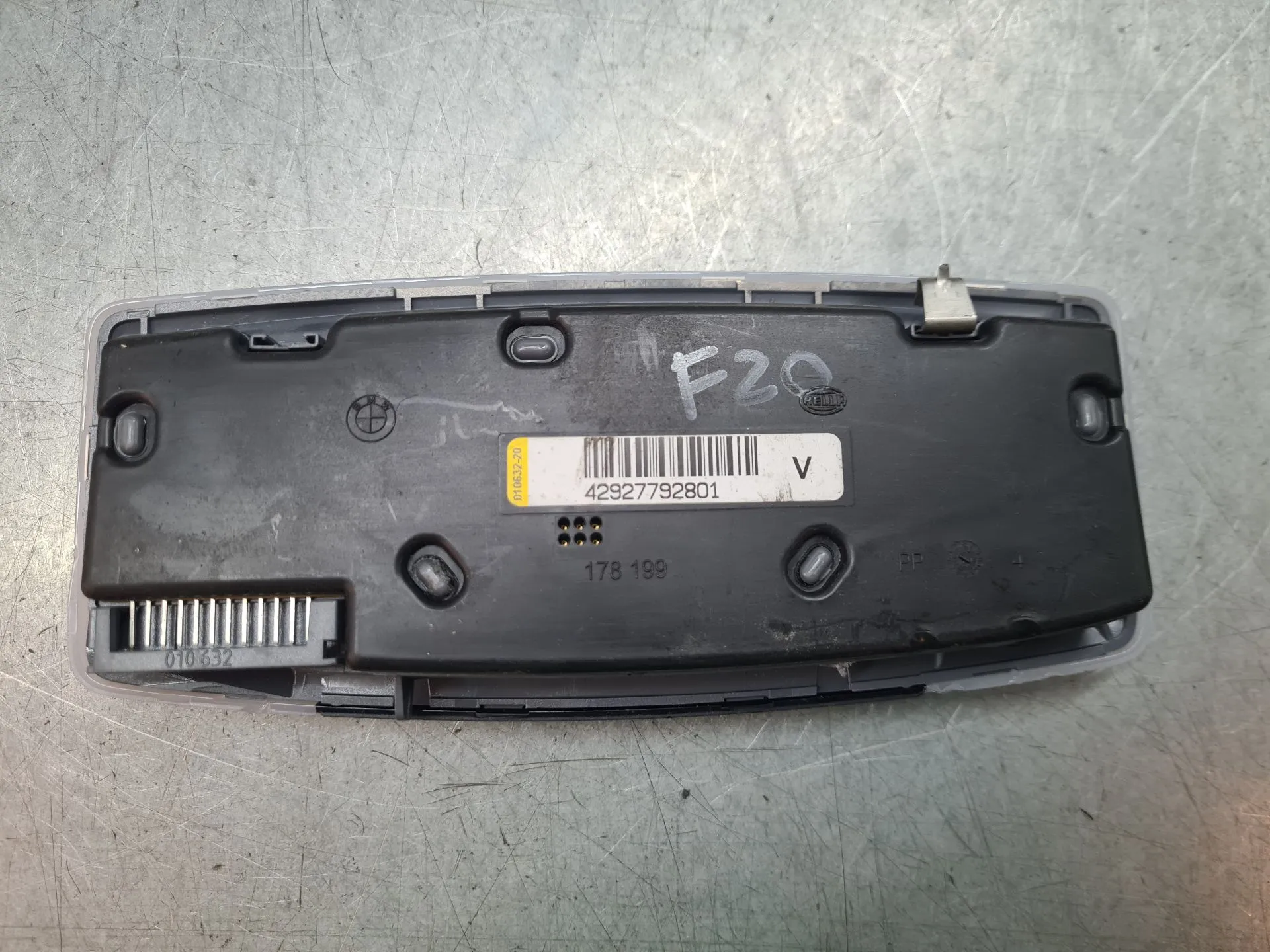 Plafonier central BMW 1 (F20) Imagem-1