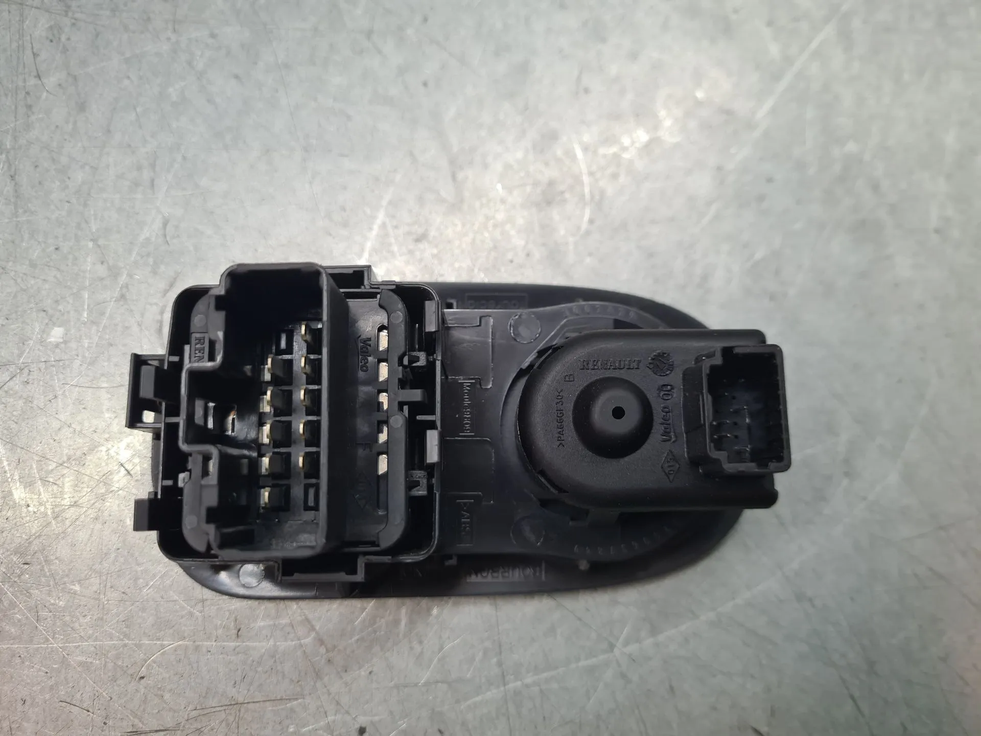 Interruptor De Elevalunas Eléctrico Derecho Delantero Para Renault Master II - Número OEM 8200057321