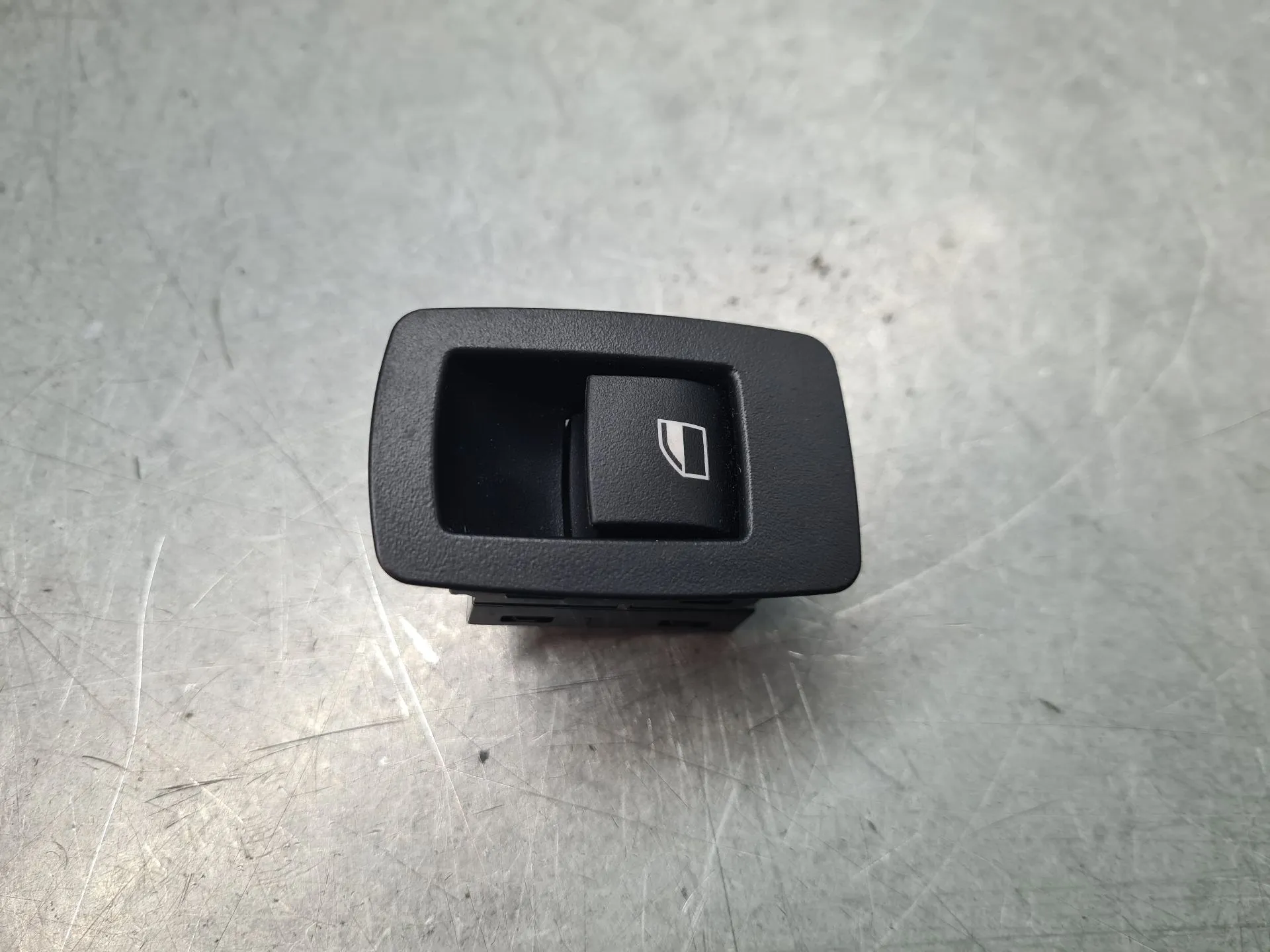 Mando / interruptor elevalunas trasero izquierdo BMW 1 (F20)