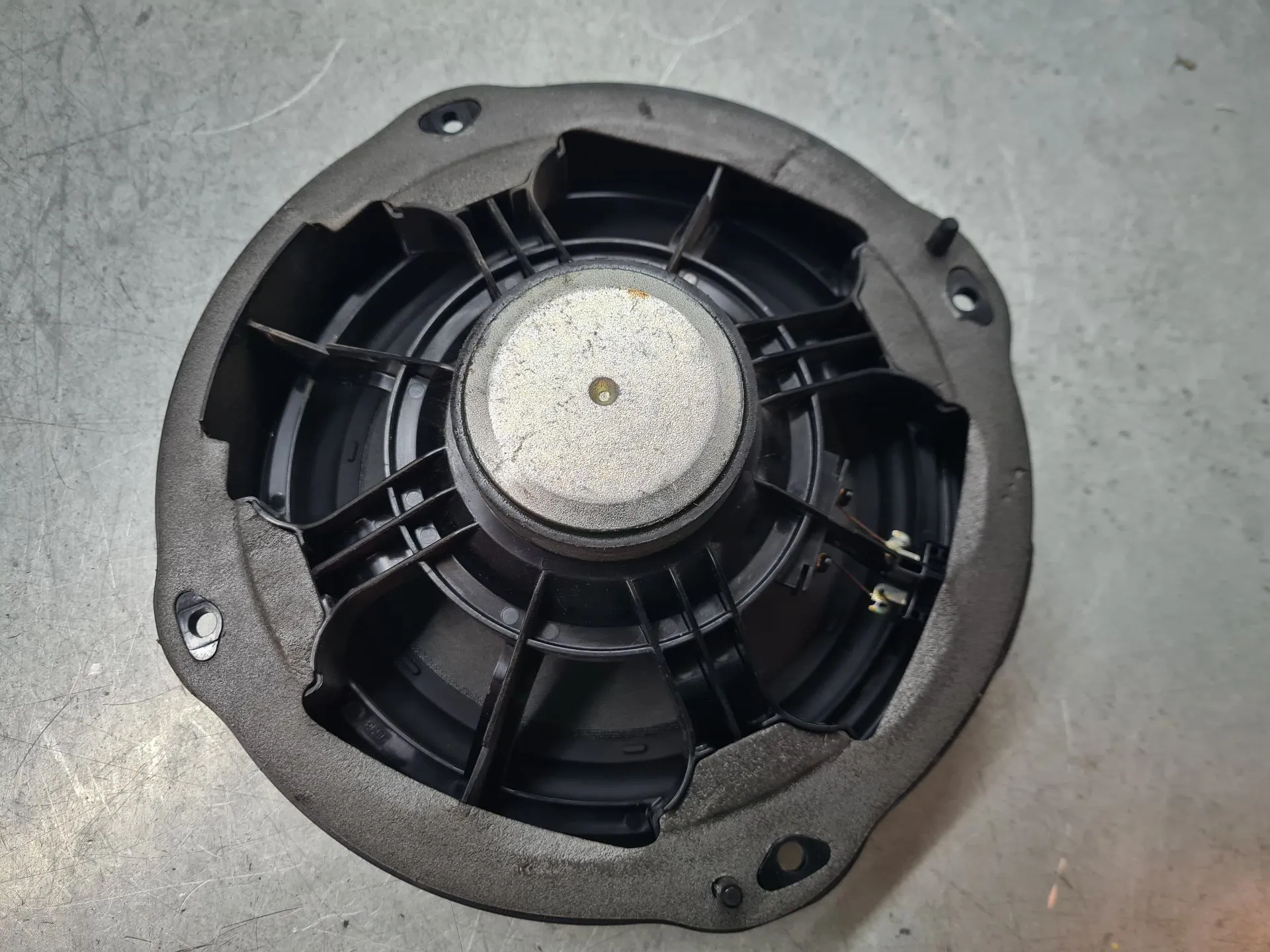 Sound system column / Speakers AUDI A3 Sportback (8VA, 8VF) Imagem-1