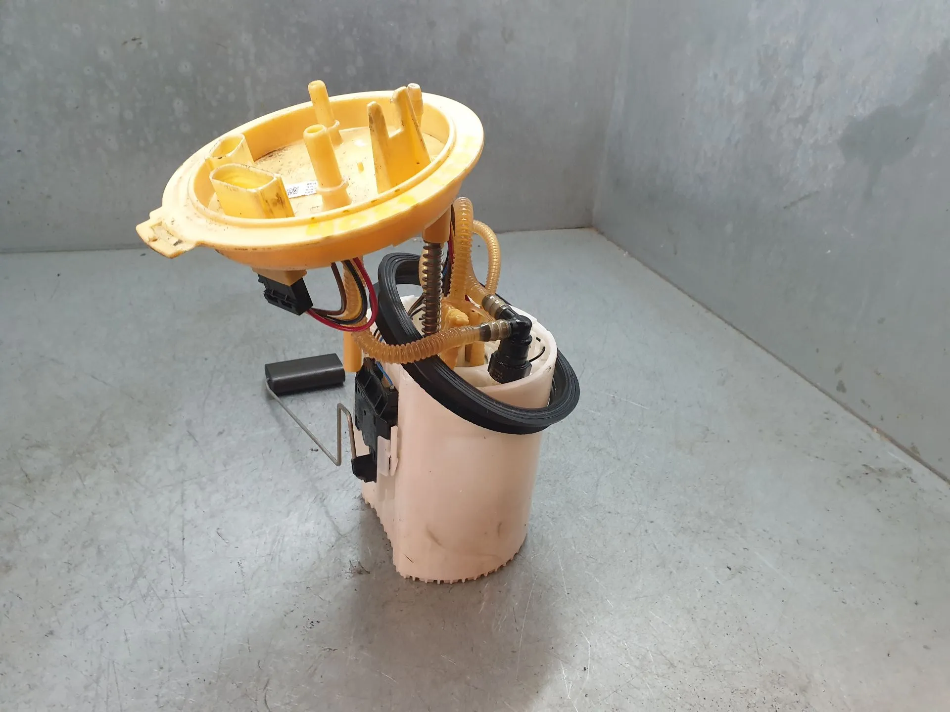 Fuel pump SEAT Leon (5F1)