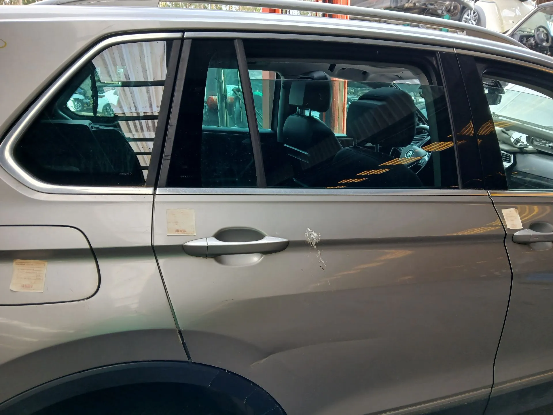 Vidrio triangular puerta Trasero Derecho VOLKSWAGEN Tiguan (5N)