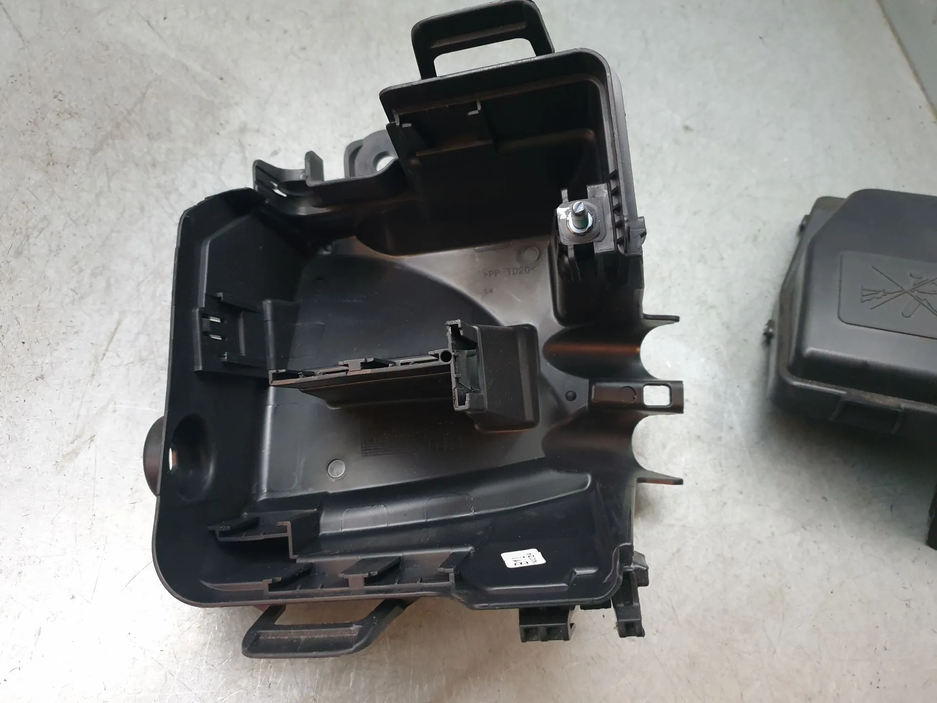 Involúcro / Carcaça dos Fusíveis DACIA Duster (HM_) Imagem-3