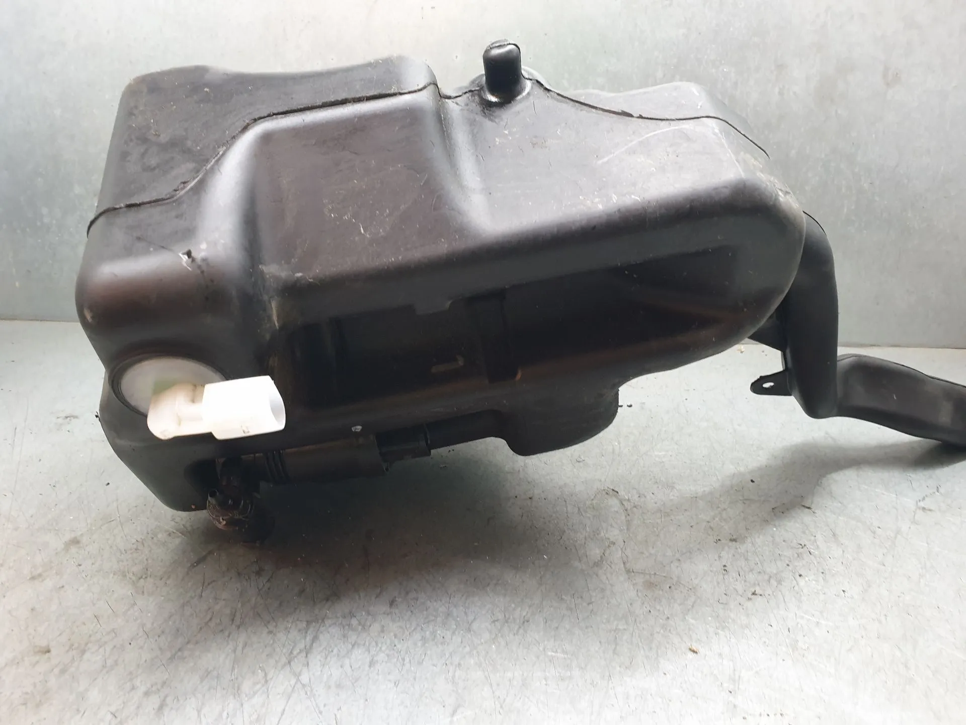 Réservoir lave-glace MERCEDES-BENZ Classe A (W176) Imagem-2