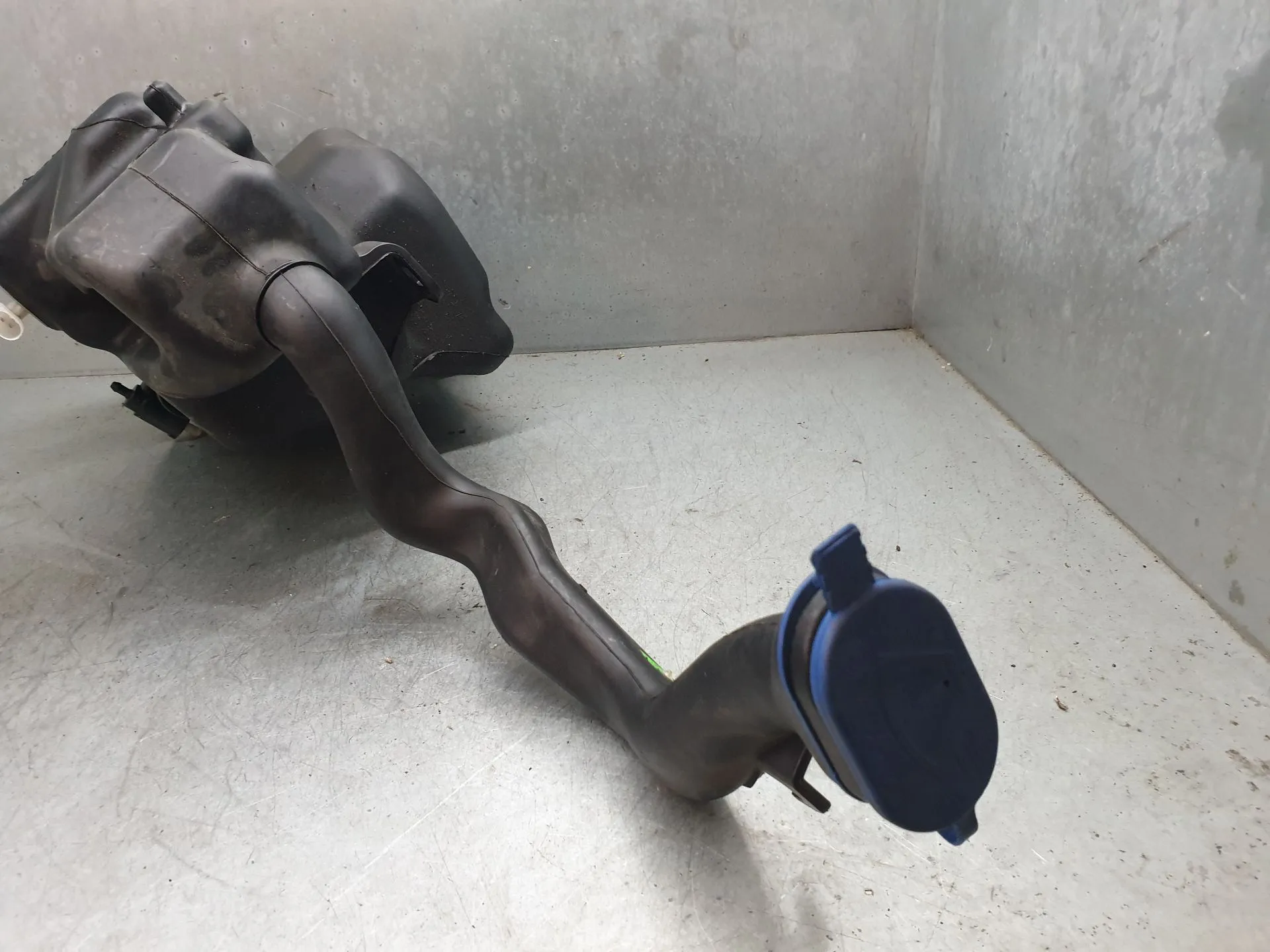 Réservoir lave-glace MERCEDES-BENZ Classe A (W176) Imagem-3