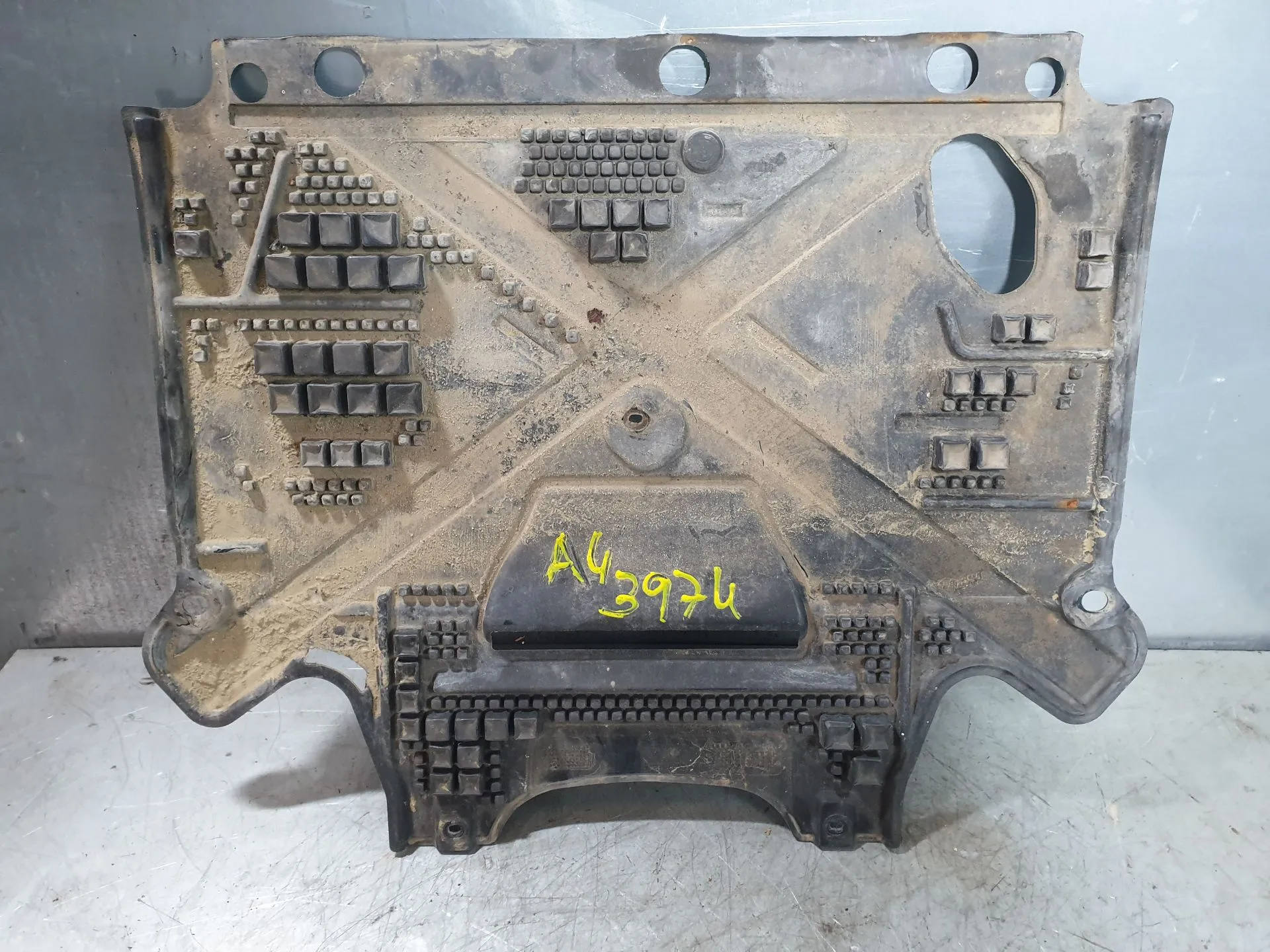 Engine underbody shielding AUDI A4 Avant (8K5, B8)