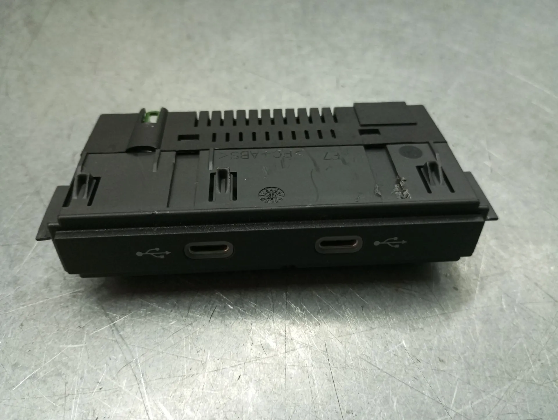 Módulo USB / AUX / IPOD VOLKSWAGEN Golf VIII Variant (CG5) Imagem-1