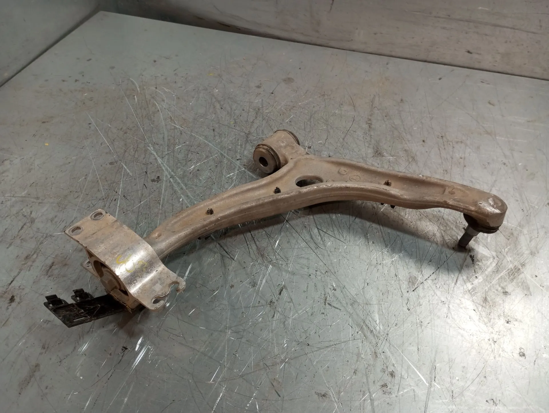 Braccio di sospensione anteriore sinistro MERCEDES-BENZ CLA Shooting Brake (X117)