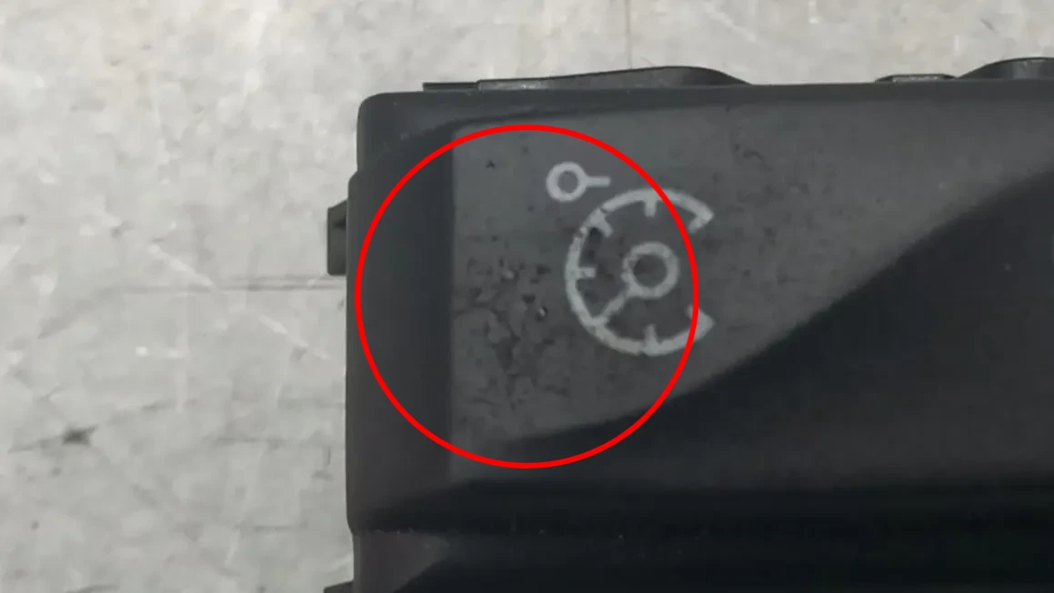 Comando / botão / interruptor multifunções DACIA Spring Imagem-4