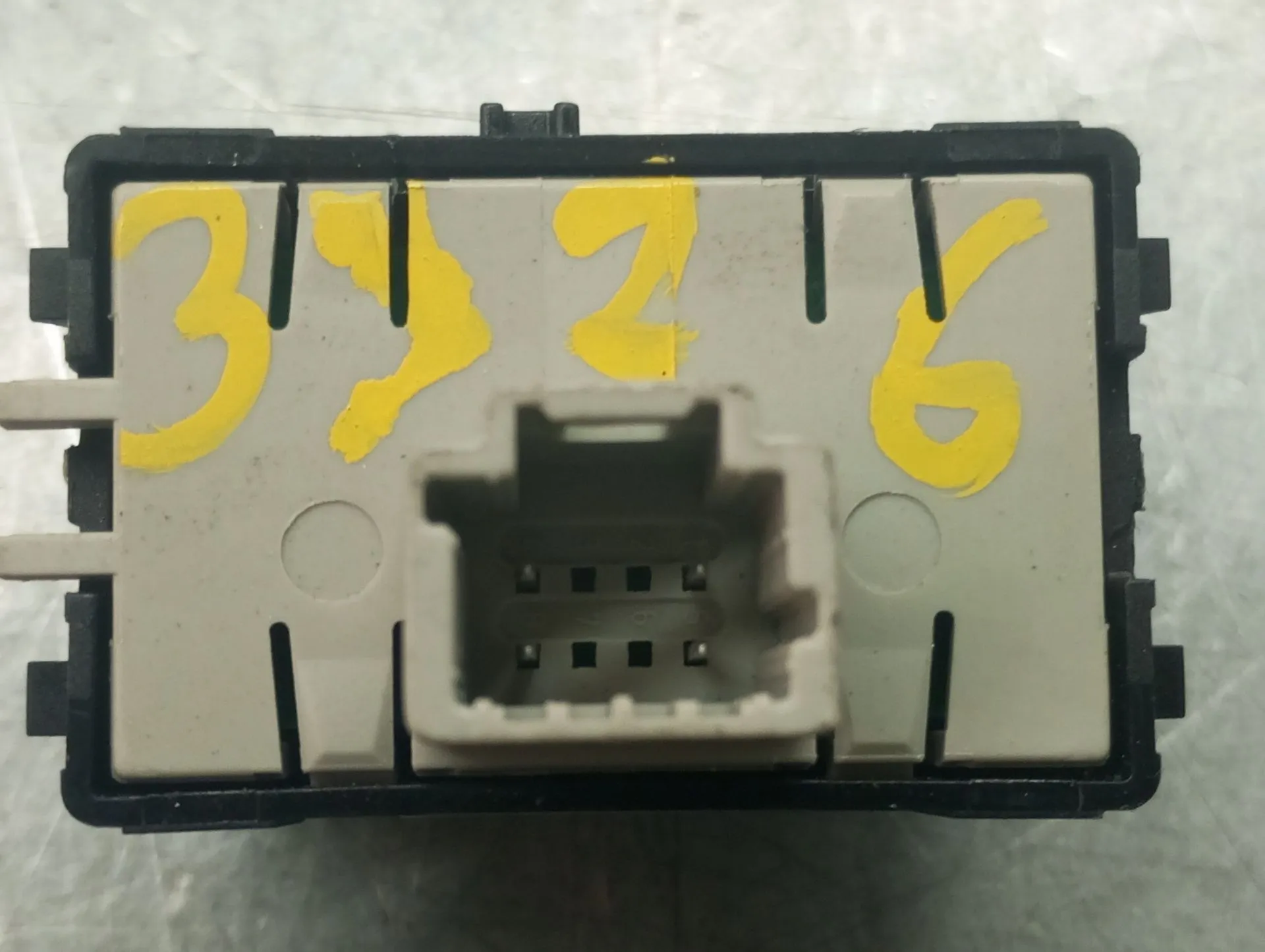 Comando / botão / interruptor multifunções DACIA Spring Imagem-2