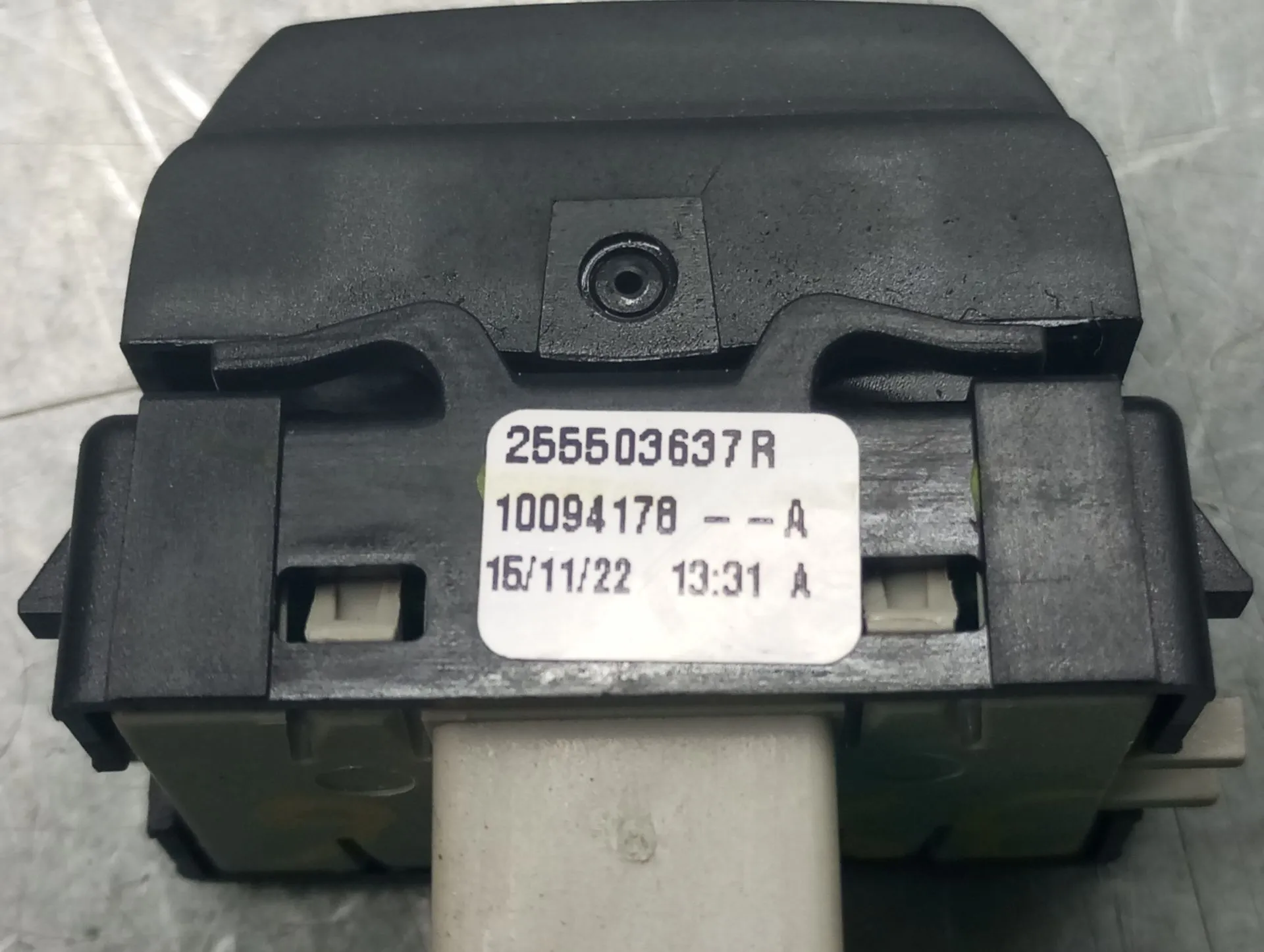 Comando / botão / interruptor multifunções DACIA Spring Imagem-3