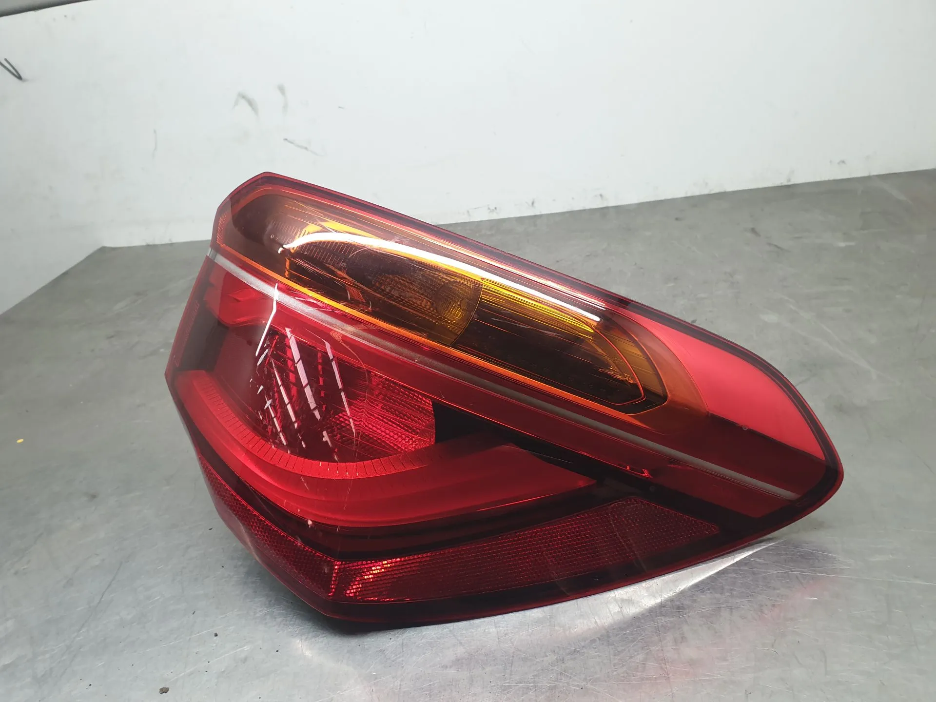 Feu arrière Droite BMW X1 (F48) Imagem-1