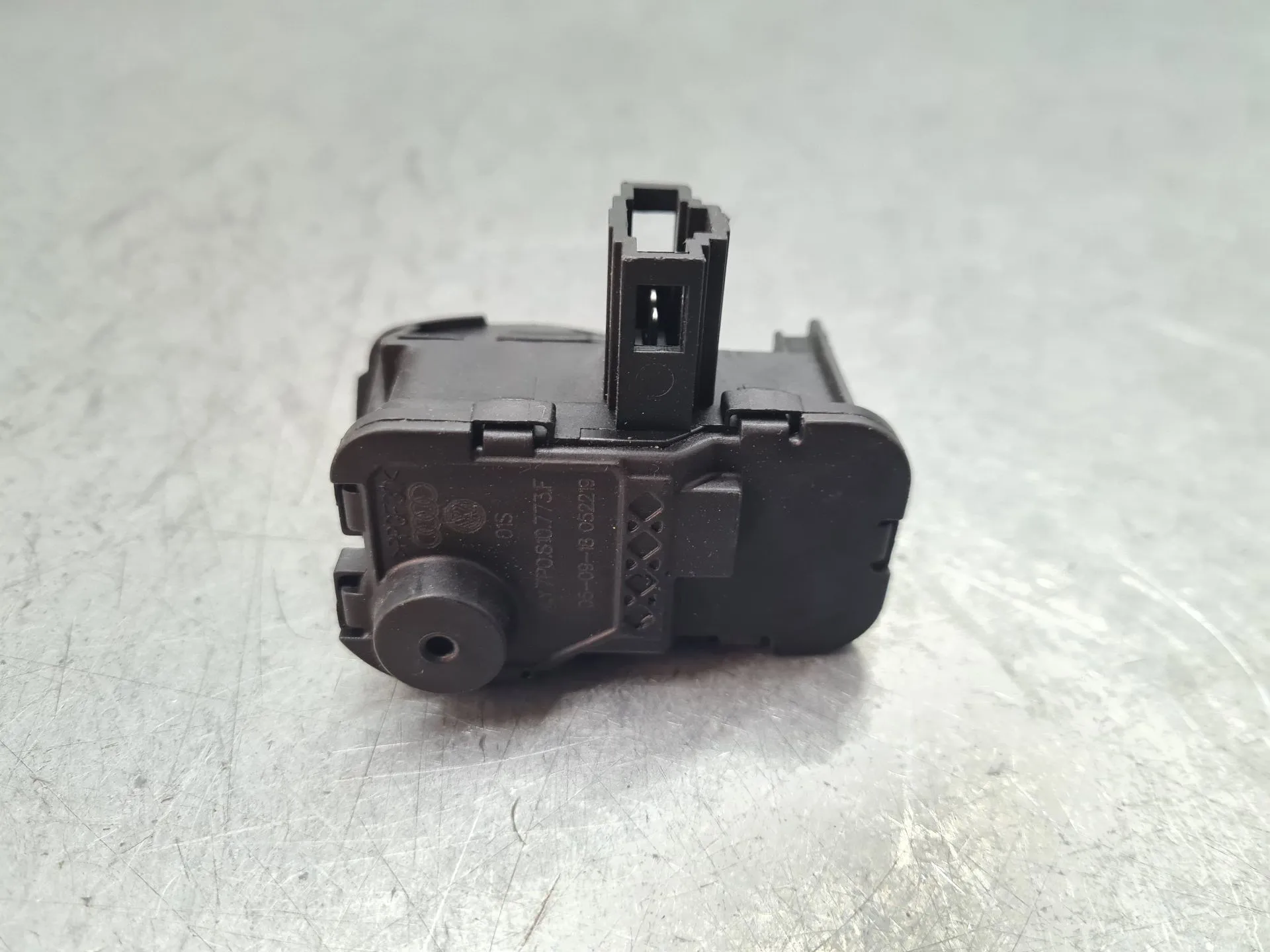 Attuatore Serratura serbatoio carburante VOLKSWAGEN Polo (AW1)