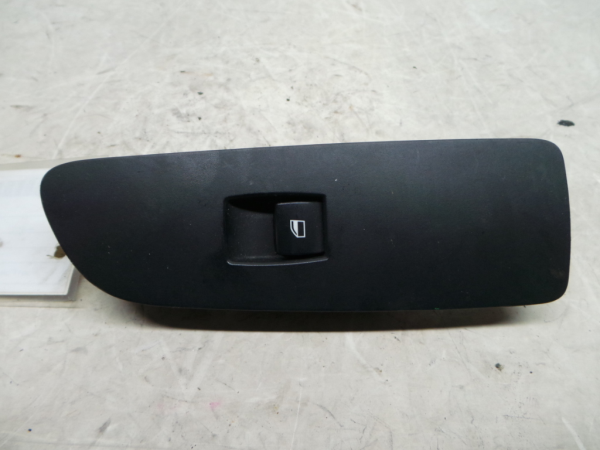 Mando / interruptor elevalunas delantero derecho BMW 1 (E81)