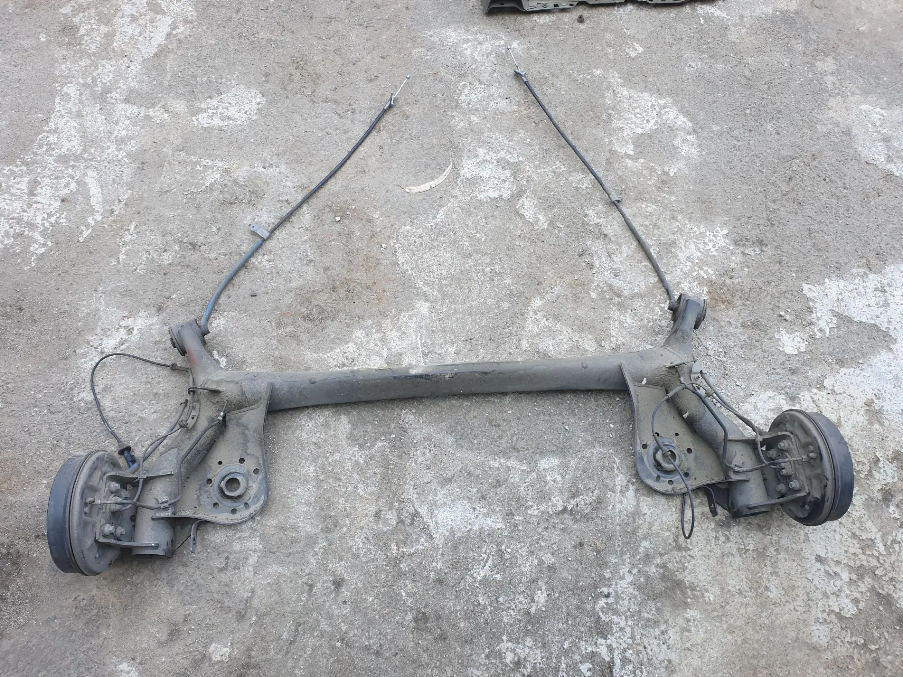 Essieu arrière à tambours TOYOTA Aygo (_B4_)