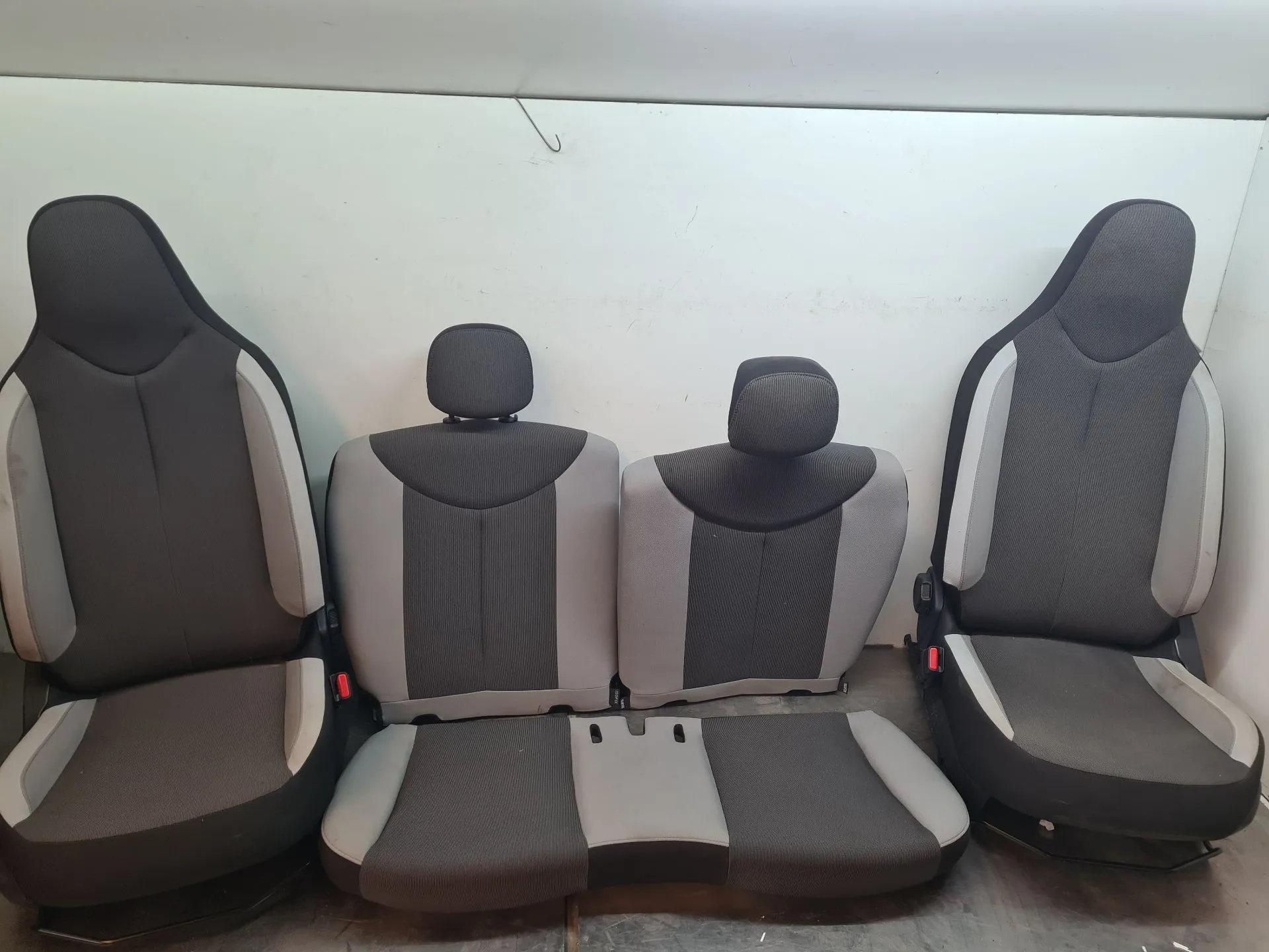 Conjunto de Bancos TOYOTA Aygo (_B4_) Imagem-0