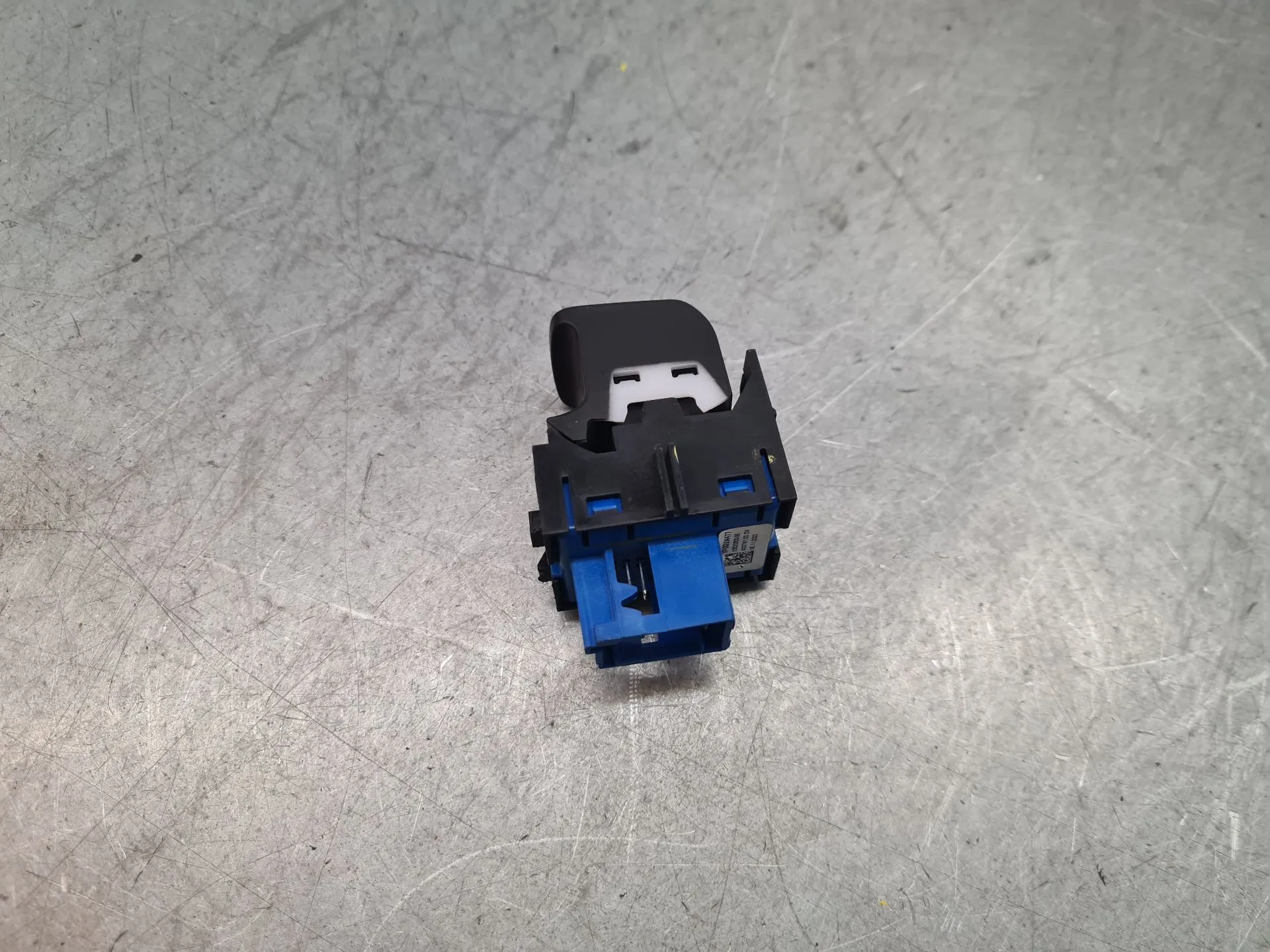 Botão / interruptor travão de parque OPEL Corsa F Imagem-3