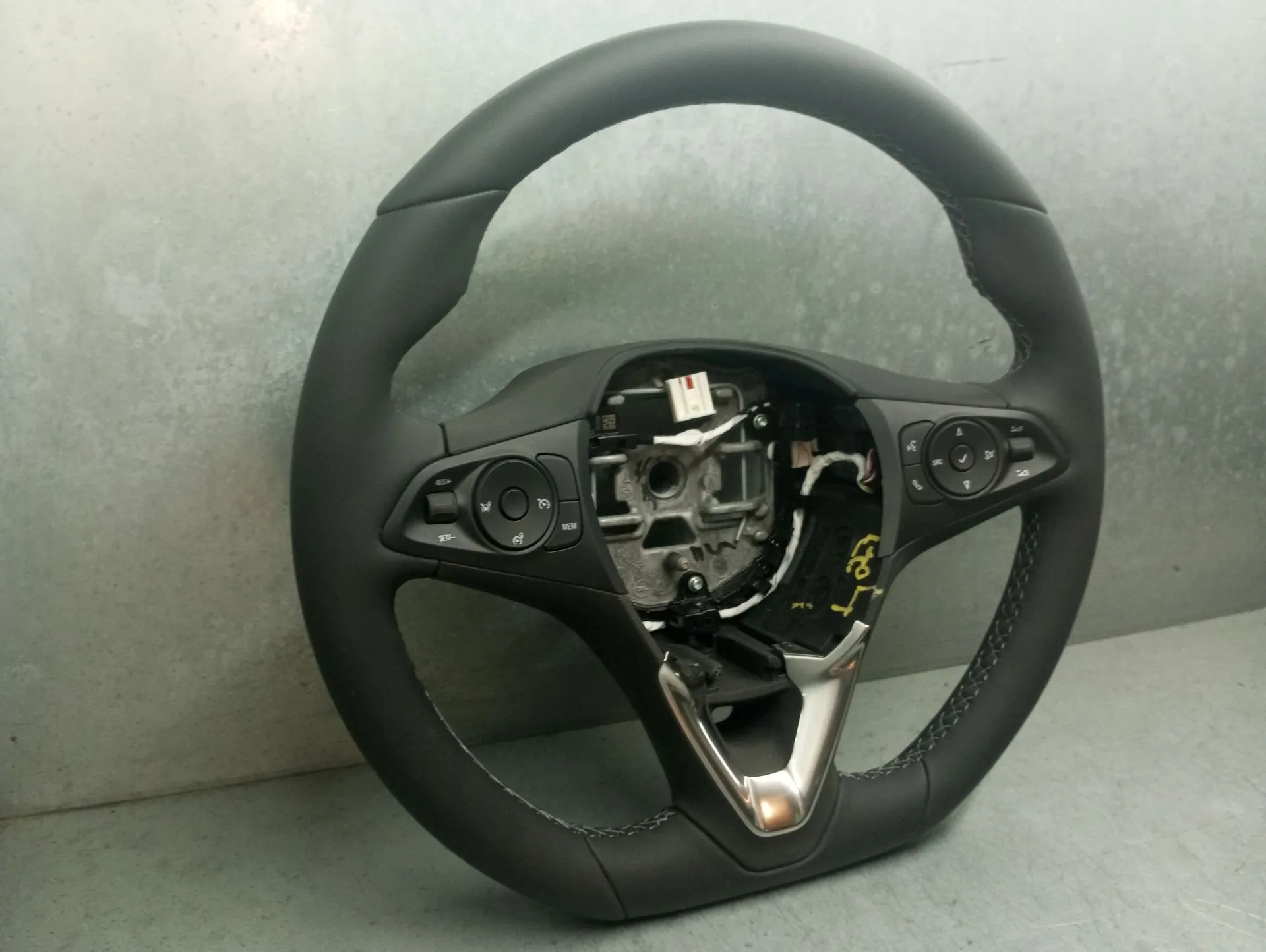 Volante OPEL Corsa F Imagem-1