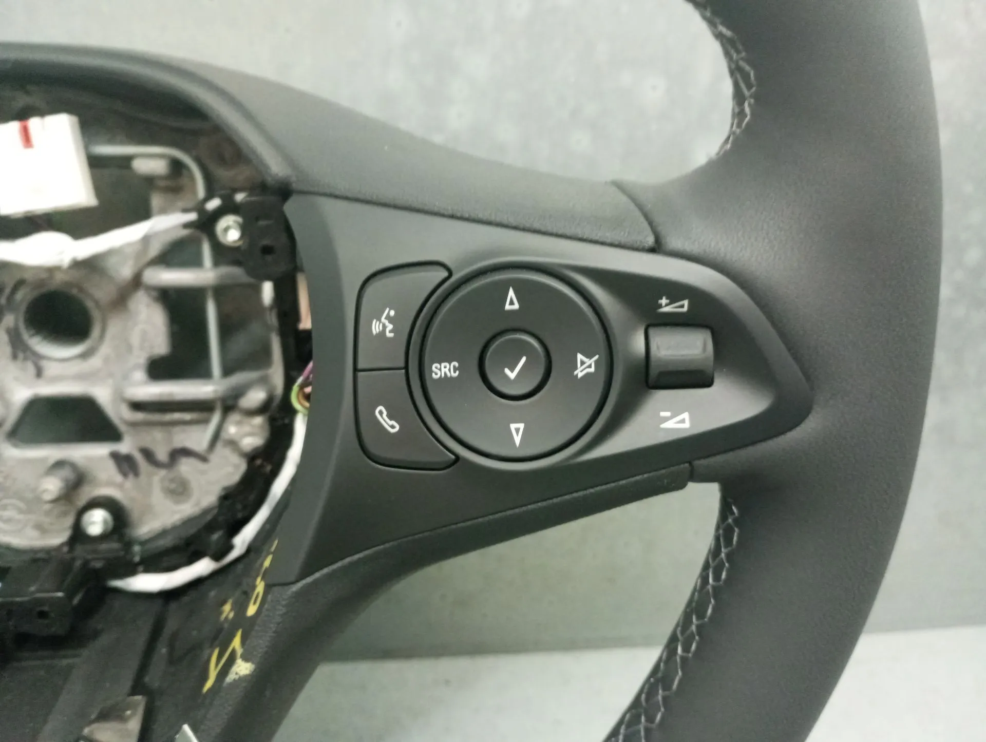 Volante OPEL Corsa F Imagem-4