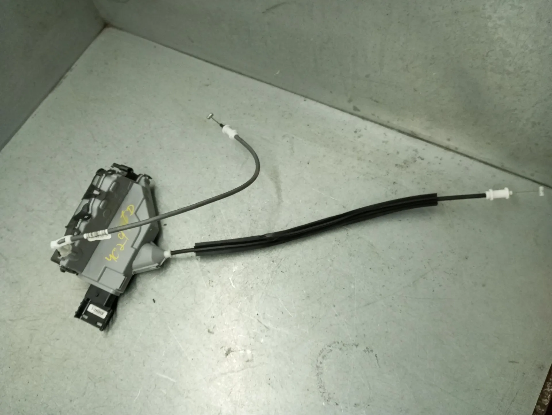 Fechadura / fecho porta trás direito VAUXHALL Crossland X (75) Imagem-1