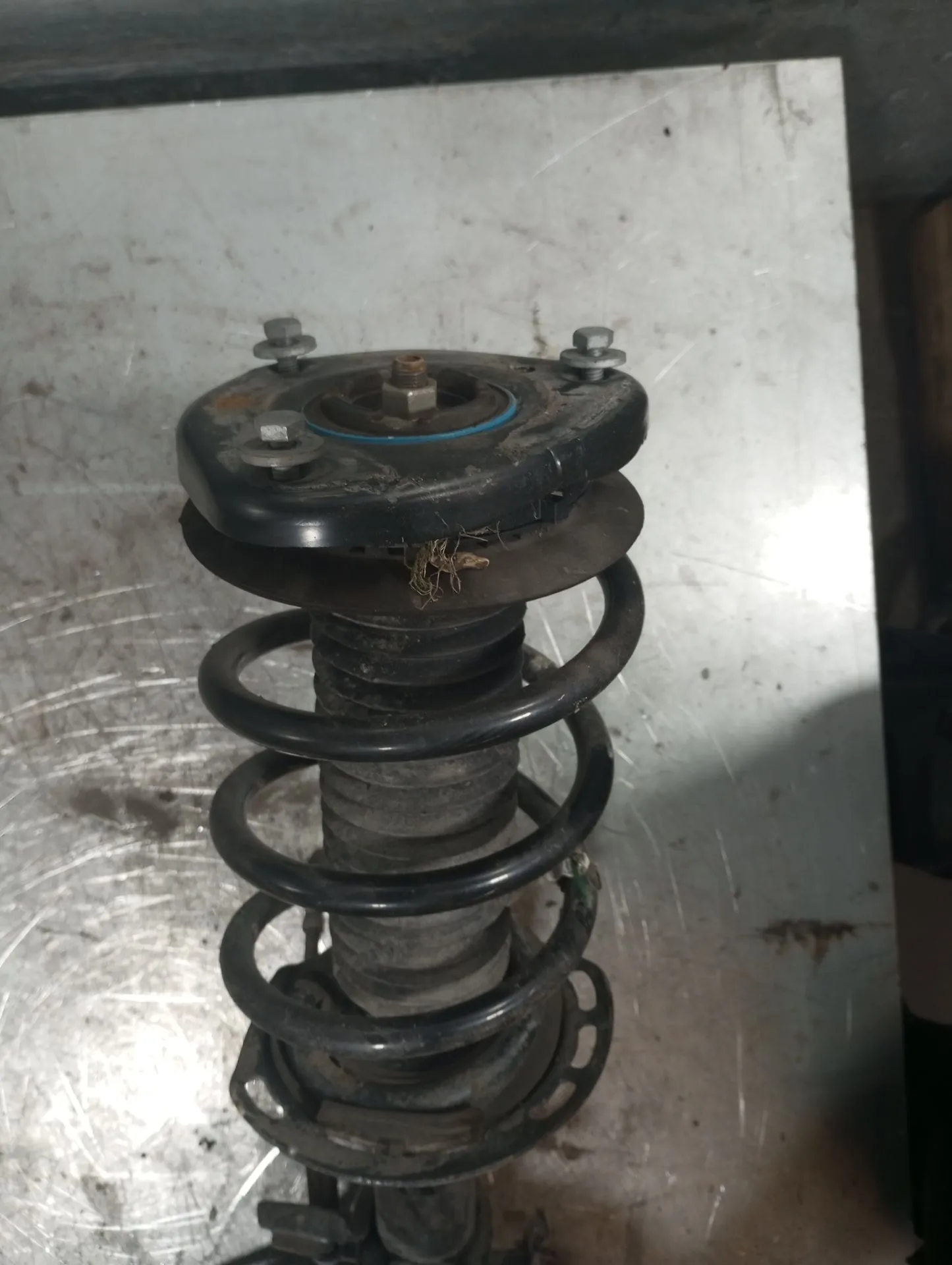 Left Front Shock Absorber FORD Kuga III (DFK) Imagem-1
