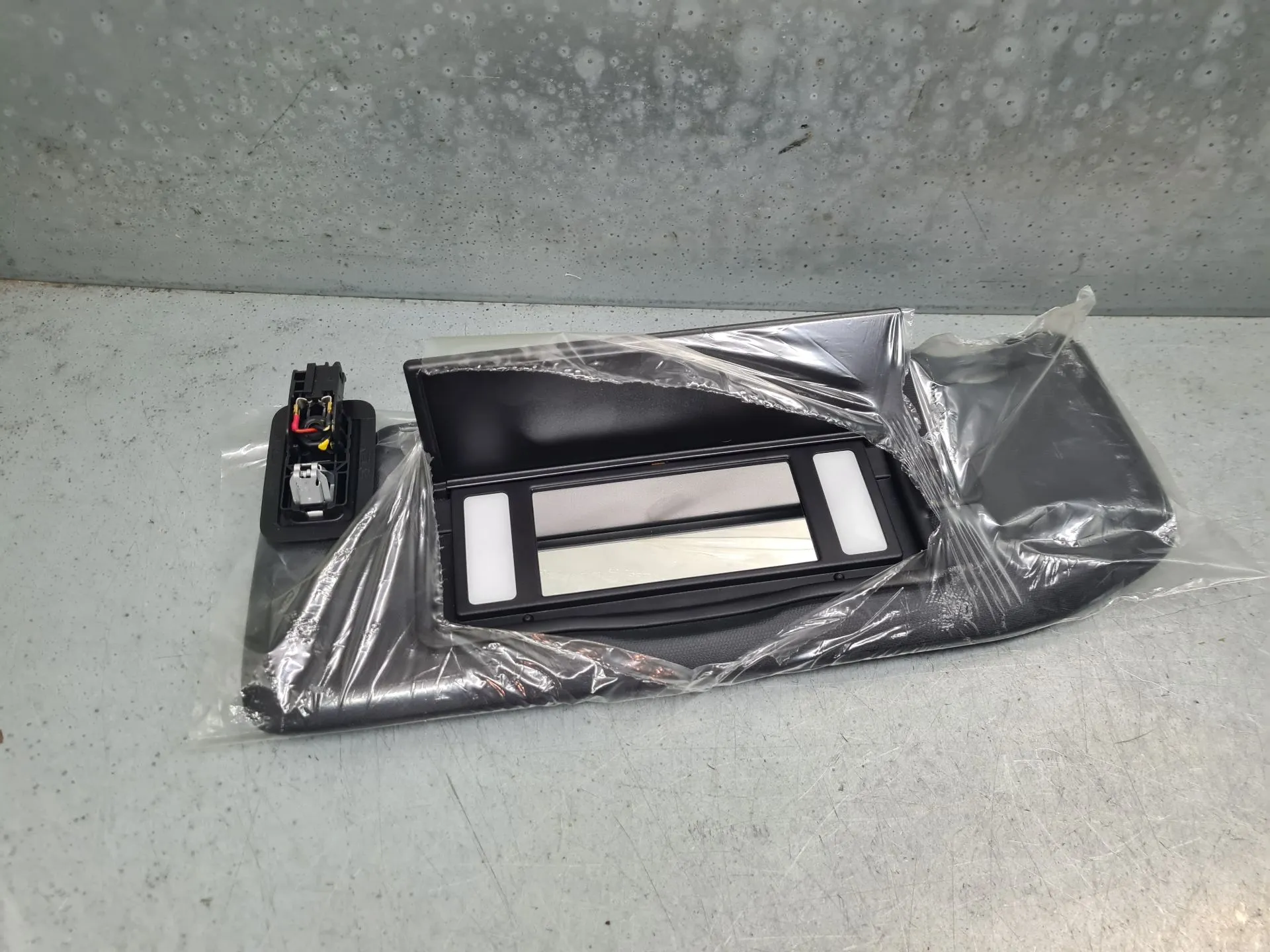 Pála de sol esquerda PEUGEOT 2008 II (U_)