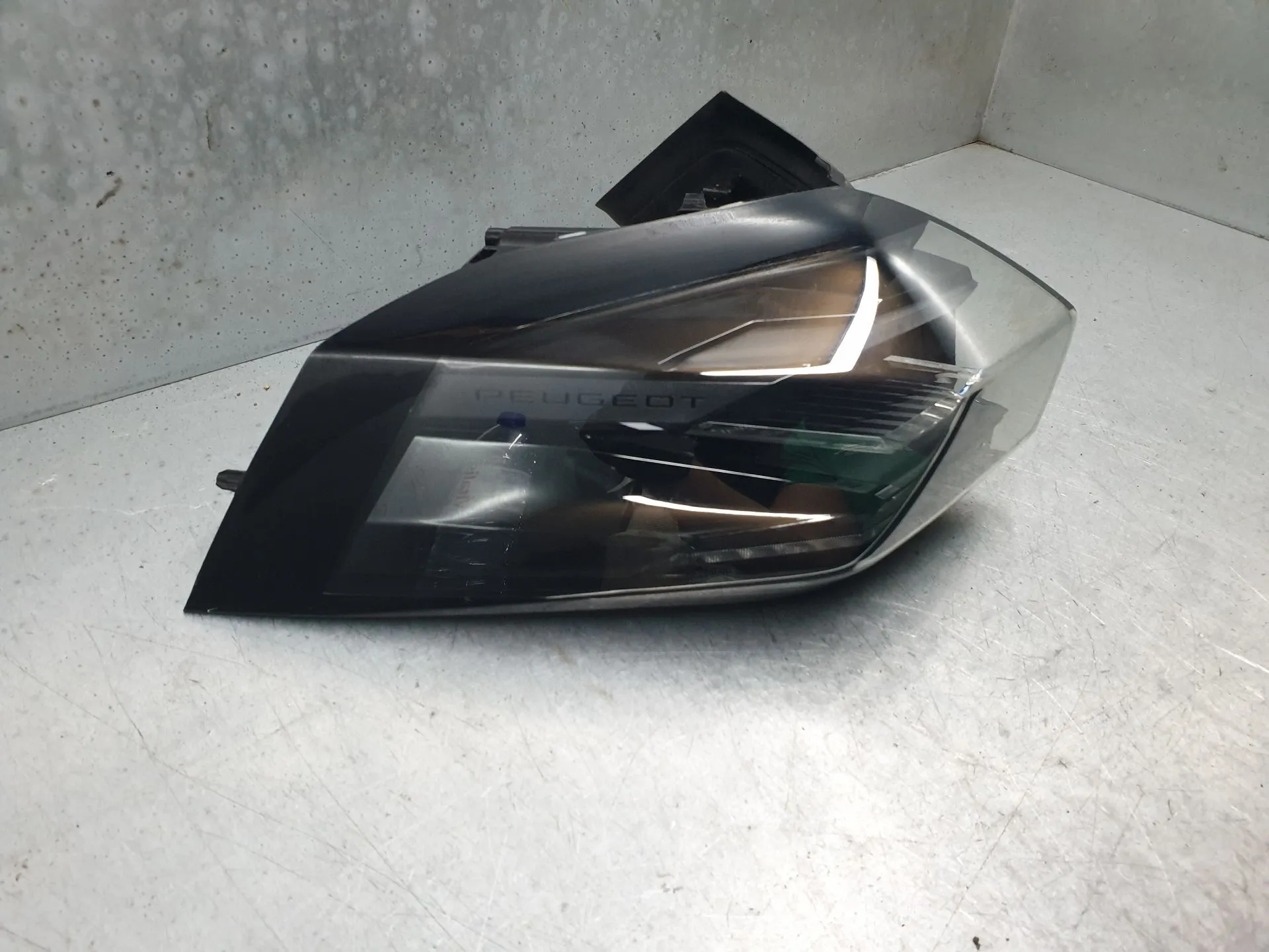Left Tail light PEUGEOT 2008 II (U_) Imagem-1