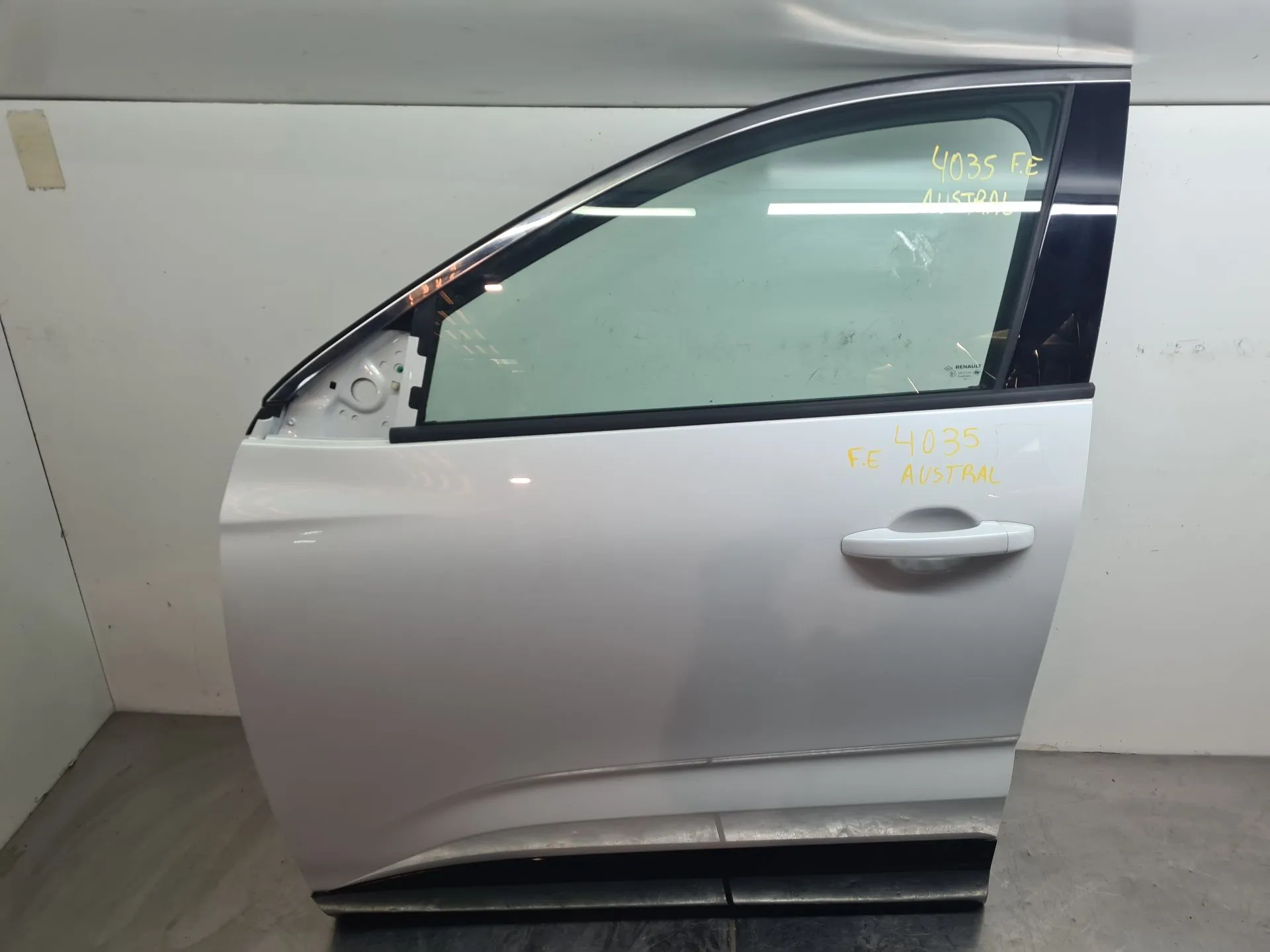 Left front Door RENAULT Austral