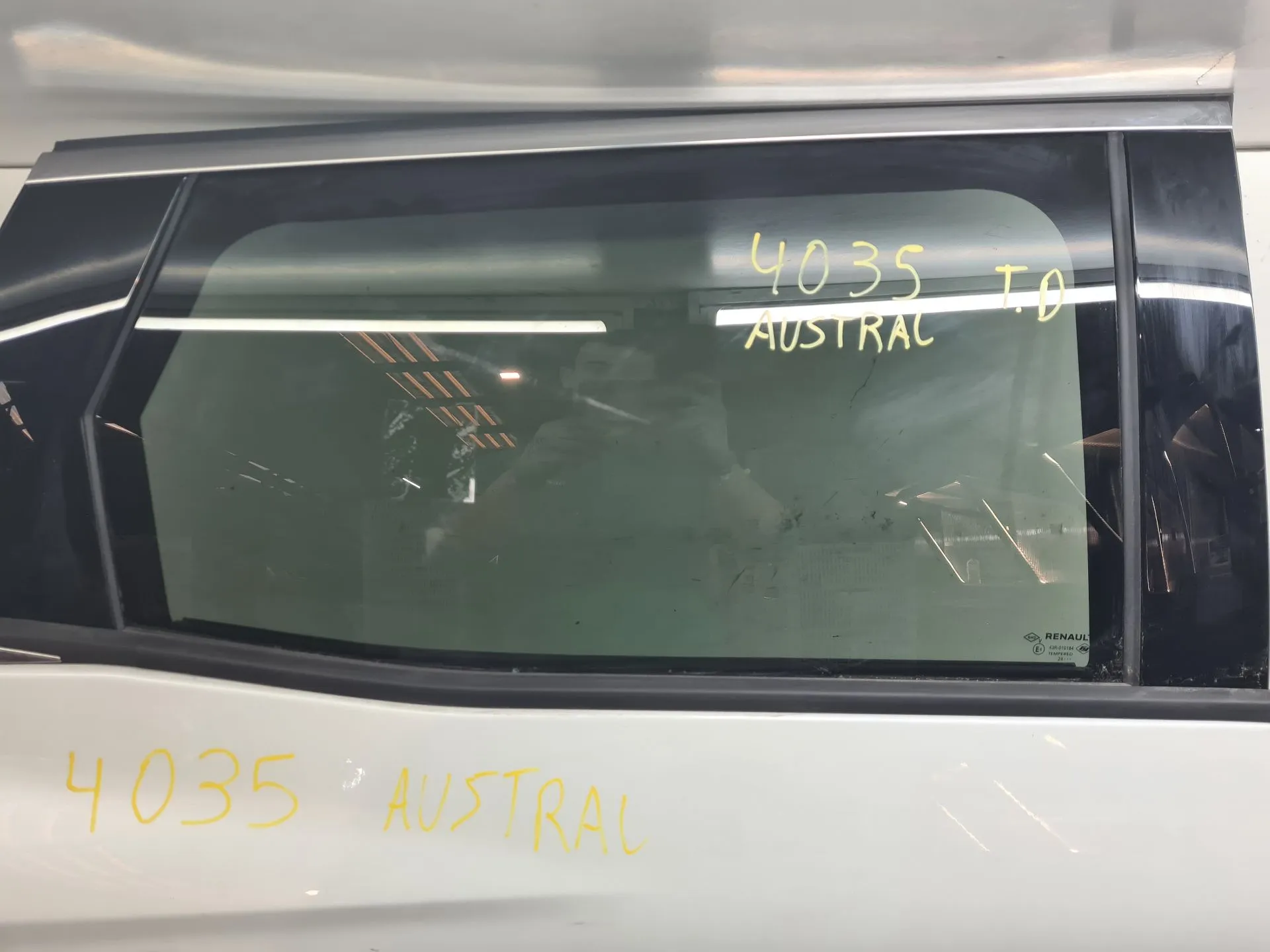 Right rear door glass RENAULT Austral