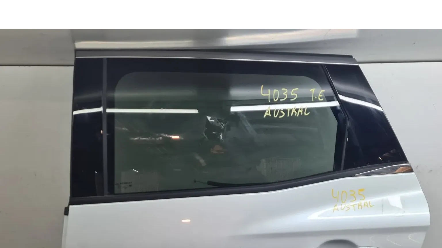 Left rear door glass RENAULT Austral