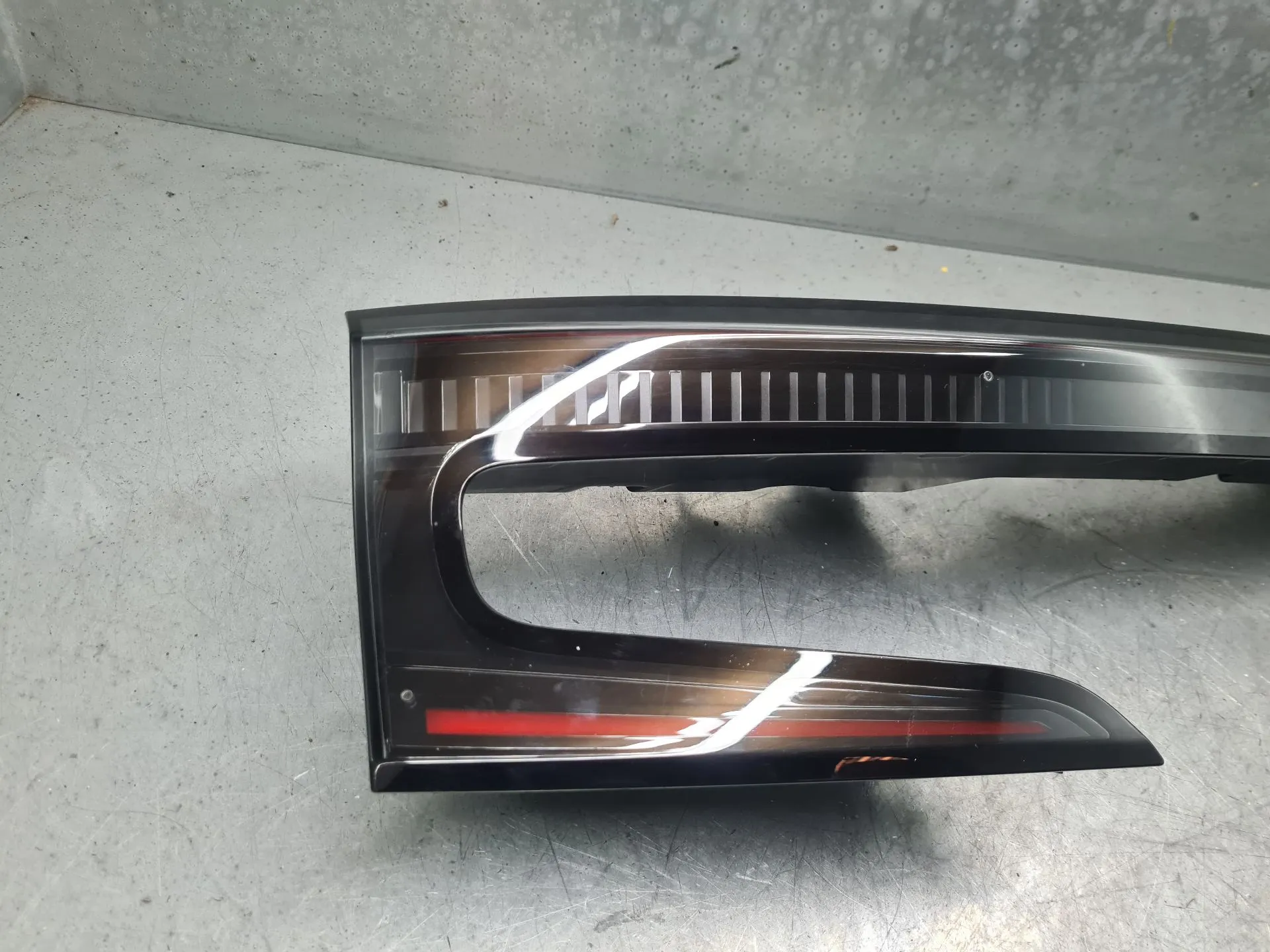 Piloto izquierdo del maletero RENAULT Austral Imagem-1