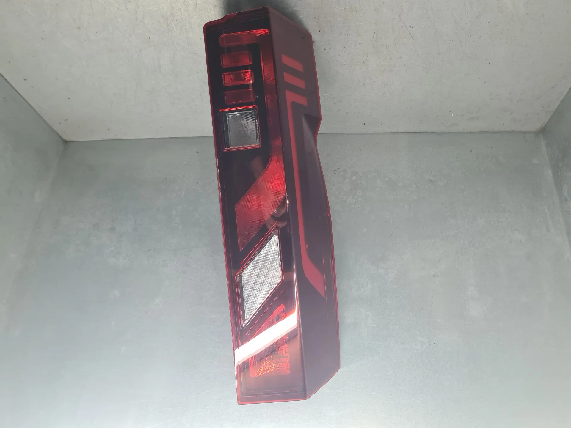 Feu arrière Droite RENAULT Master IV (F8__)