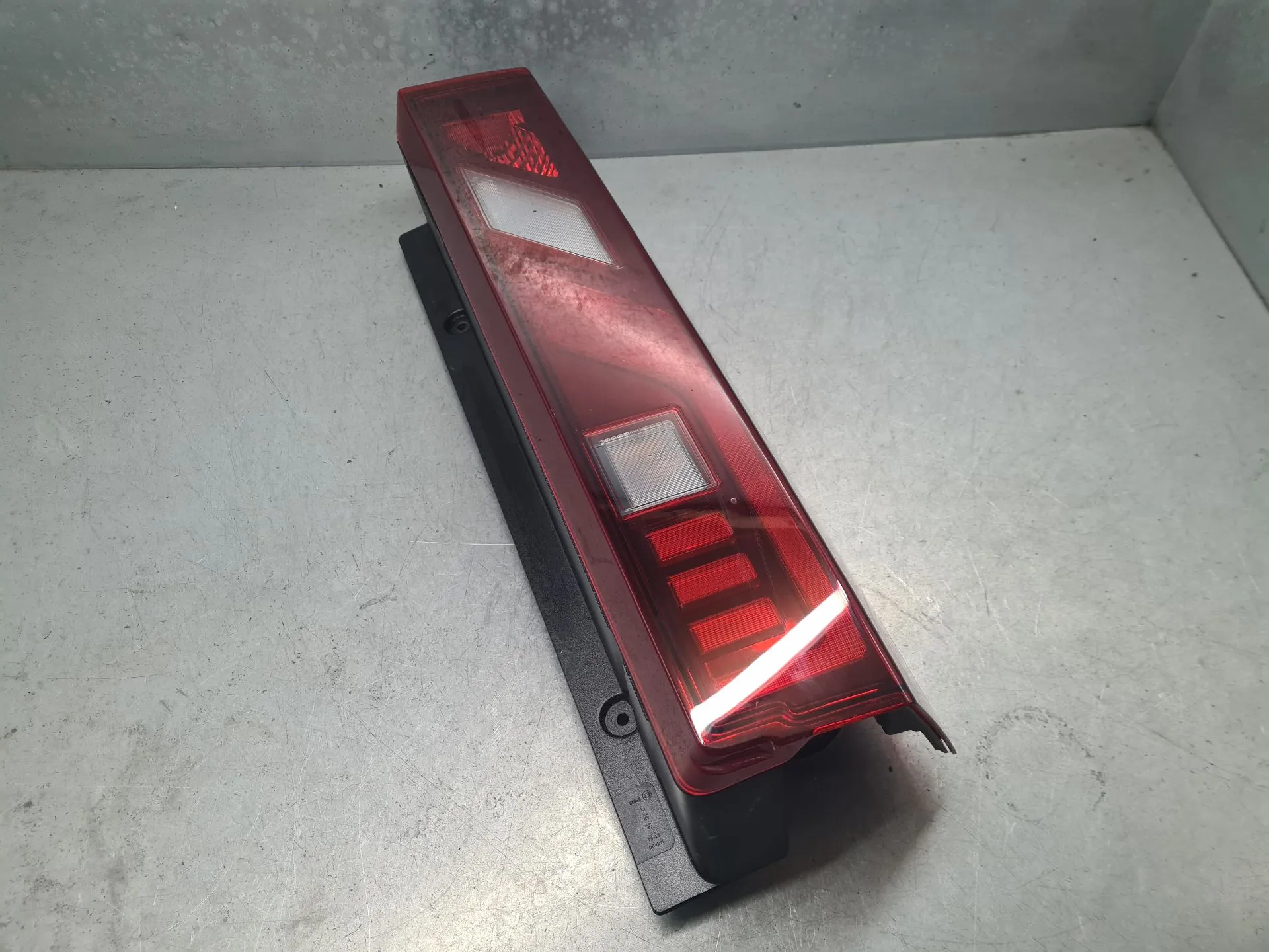 Feu arrière Gauche RENAULT Master IV (F8__)