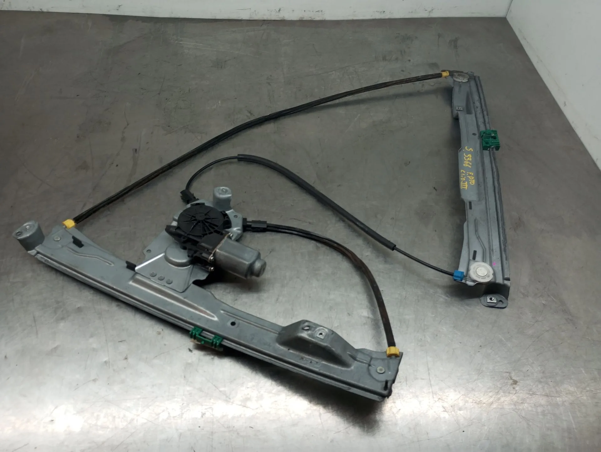 Alzavetro anteriore destro RENAULT Clio III (BR0/1, CR0/1)