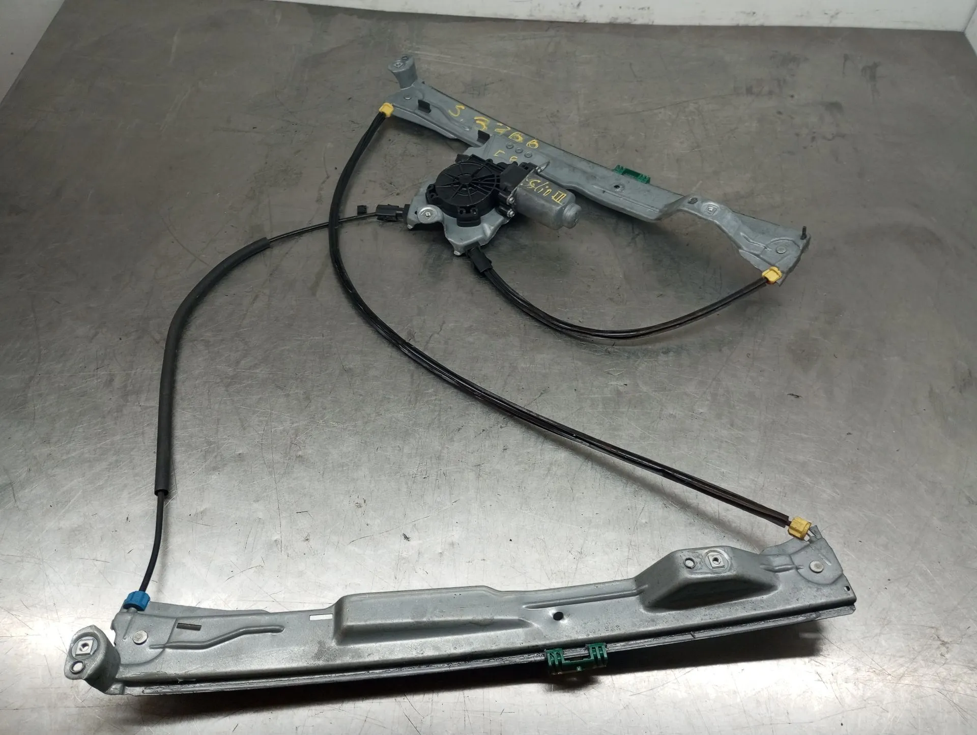 Elevalunas delantero izquierdo RENAULT Clio III (BR0/1, CR0/1)